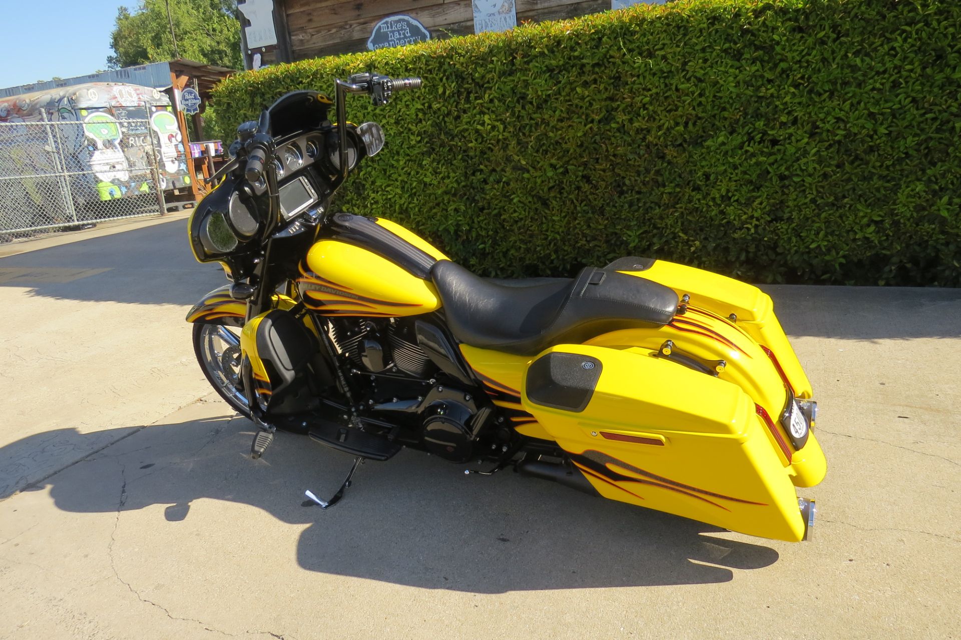 2015 Harley-Davidson CVO™ Street Glide® in Dallas, Texas - Photo 10