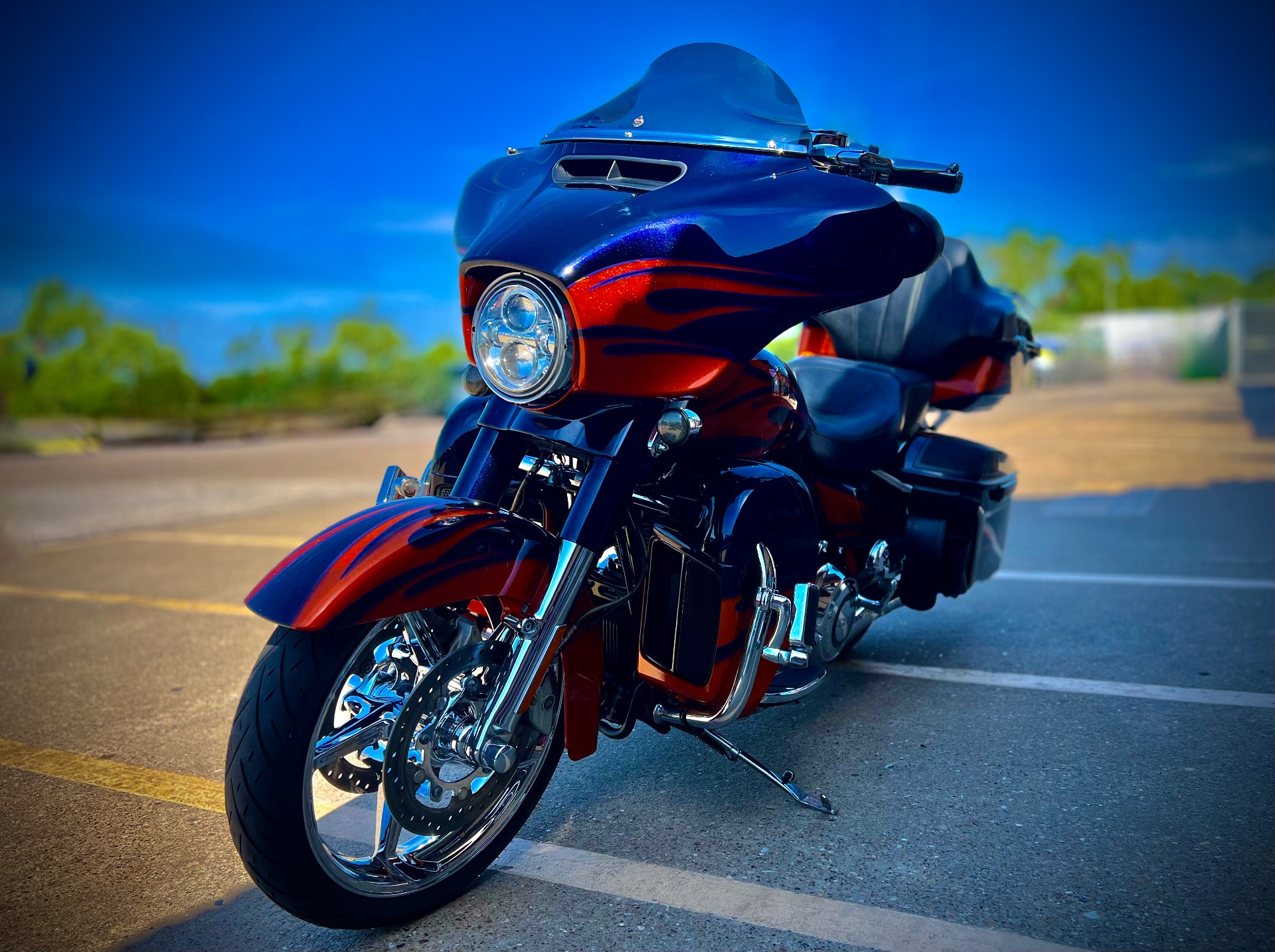 2015 Harley-Davidson CVO™ Street Glide® in Dallas, Texas - Photo 2