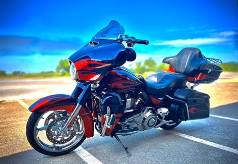 2015 Harley-Davidson CVO™ Street Glide® in Dallas, Texas - Photo 6