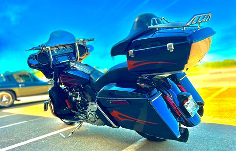 2015 Harley-Davidson CVO™ Street Glide® in Dallas, Texas - Photo 9