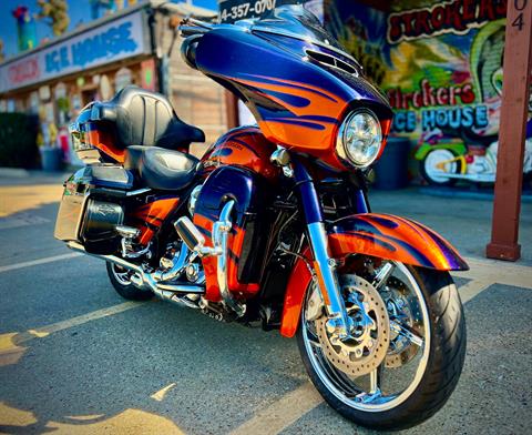 2015 Harley-Davidson CVO™ Street Glide® in Dallas, Texas - Photo 15