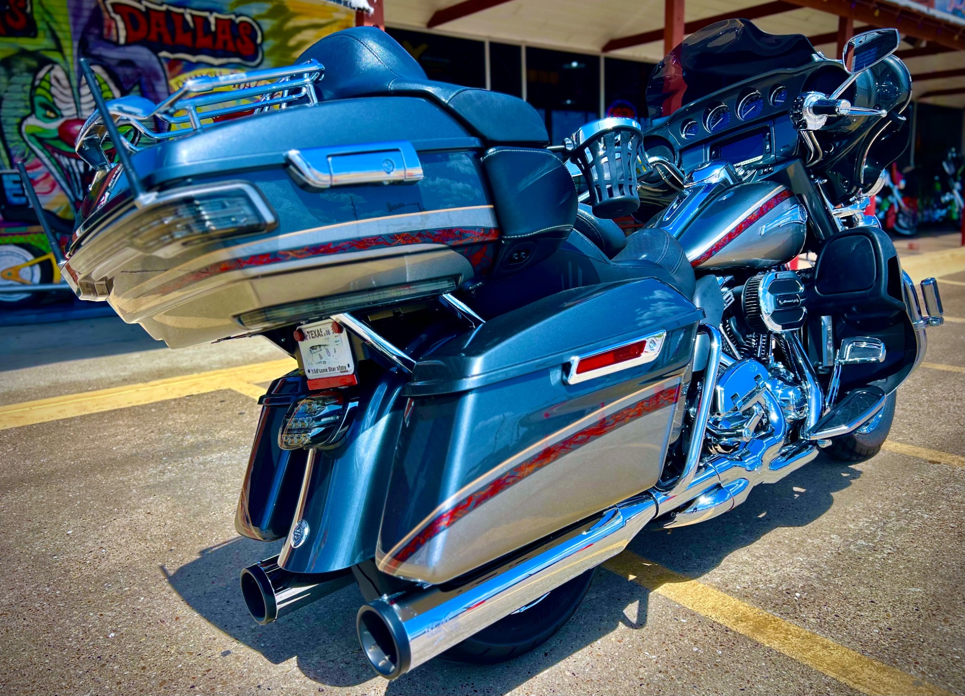 2016 Harley-Davidson CVO™ Limited in Dallas, Texas - Photo 3