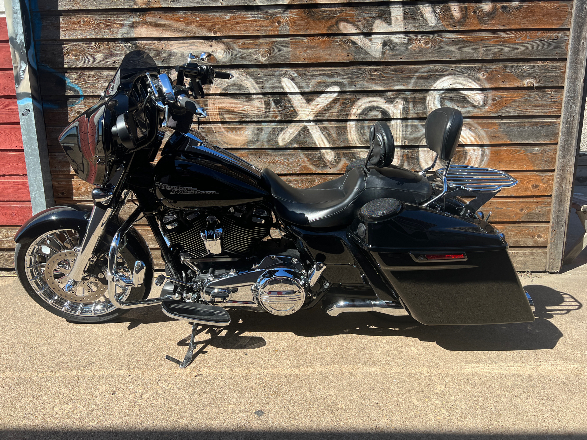 2017 Harley-Davidson Street Glide® Special in Dallas, Texas - Photo 6