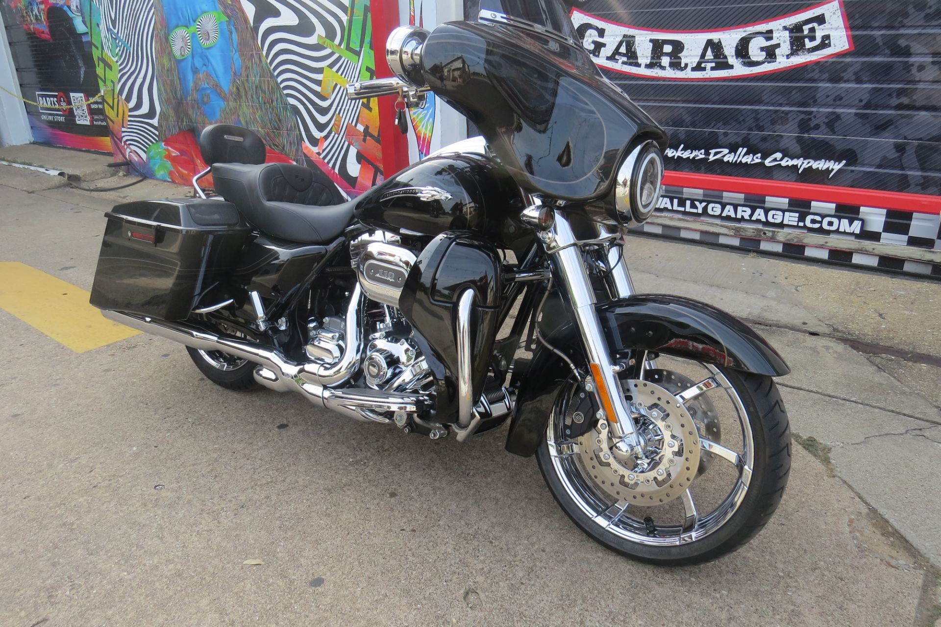 2012 Harley-Davidson CVO™ Street Glide® in Dallas, Texas - Photo 2