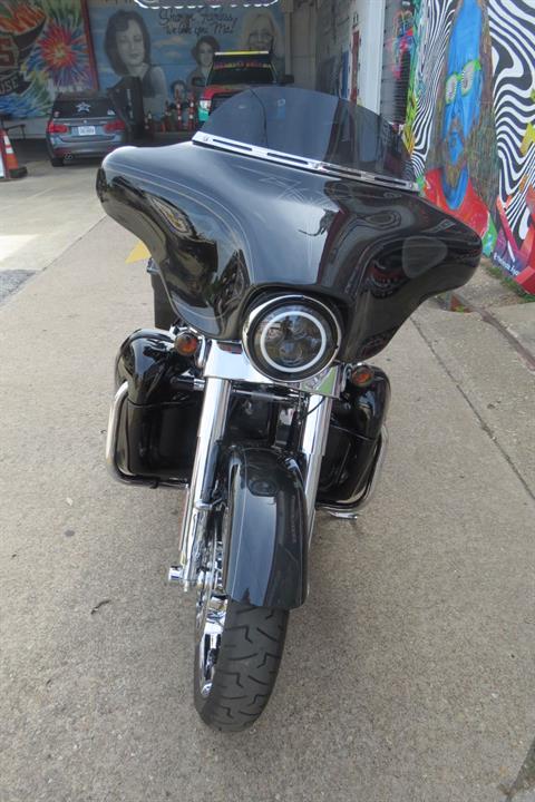 2012 Harley-Davidson CVO™ Street Glide® in Dallas, Texas - Photo 6