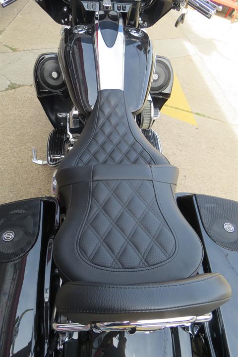 2012 Harley-Davidson CVO™ Street Glide® in Dallas, Texas - Photo 9