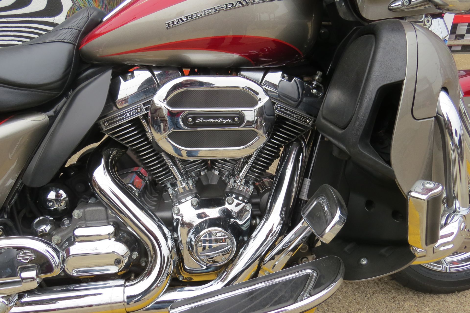 2016 Harley-Davidson CVO™ Road Glide™ Ultra in Dallas, Texas - Photo 6