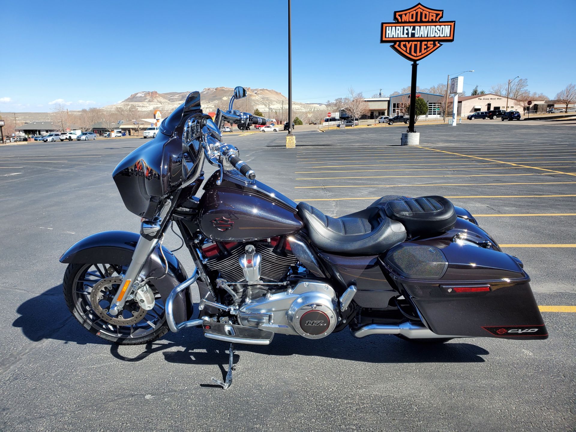 2020 Harley-Davidson CVO™ Street Glide® in Green River, Wyoming - Photo 5