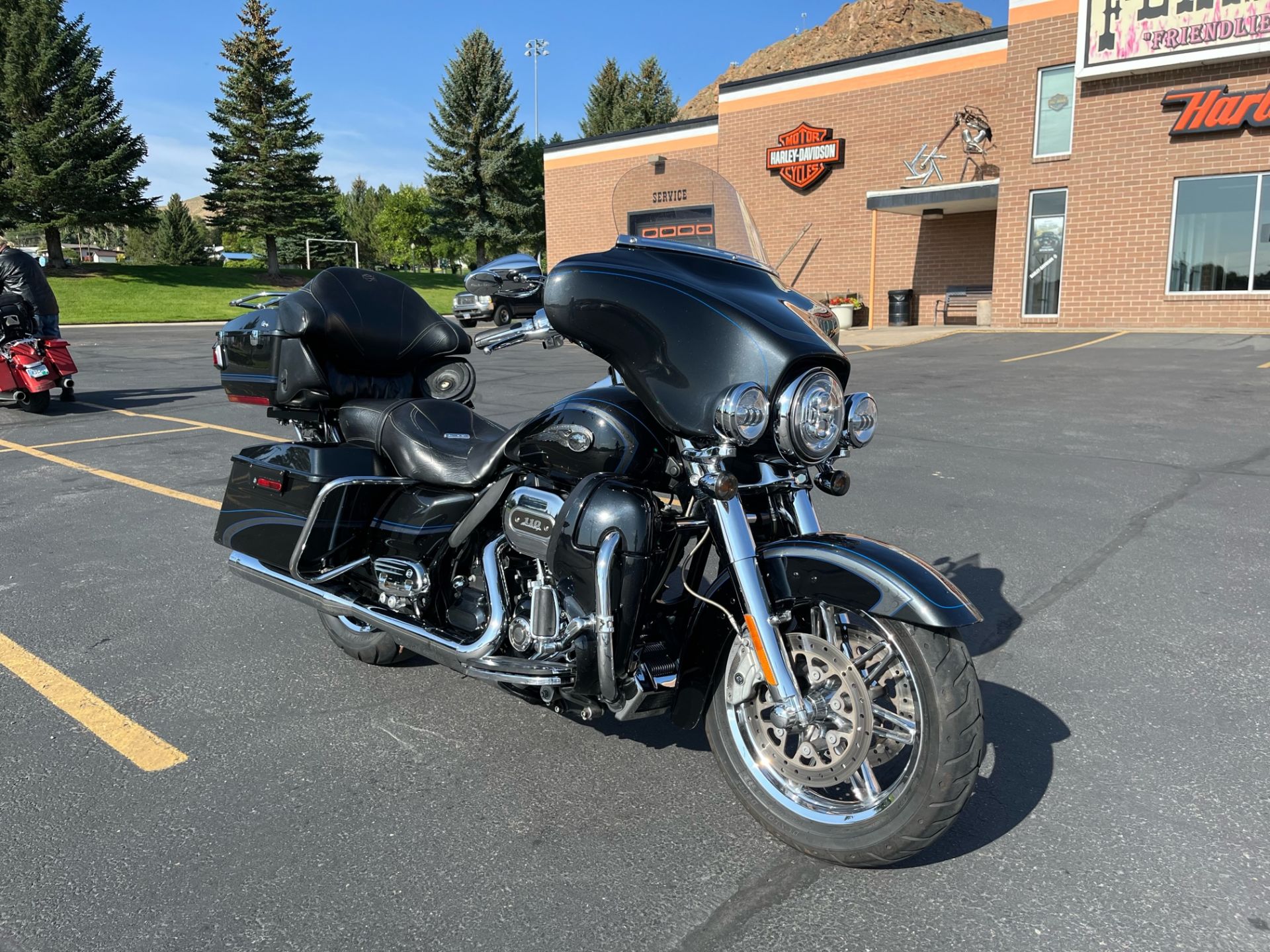 2013 Harley-Davidson CVO™ Ultra Classic® Electra Glide® 110th Anniversary Edition in Green River, Wyoming - Photo 8