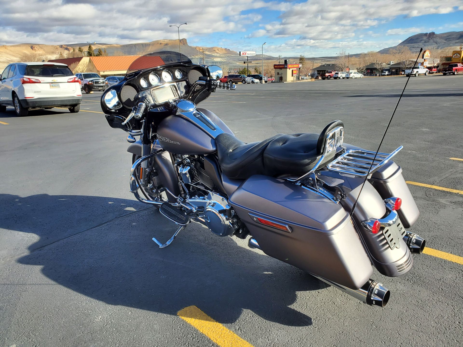 2017 Harley-Davidson Street Glide® Special in Green River, Wyoming - Photo 4
