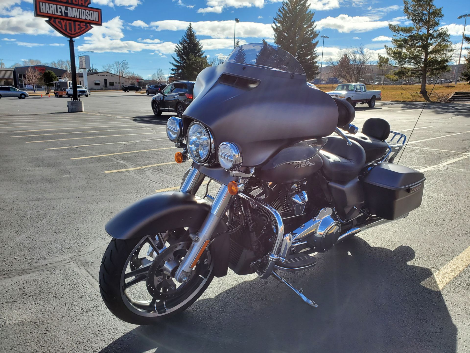 2017 Harley-Davidson Street Glide® Special in Green River, Wyoming - Photo 6