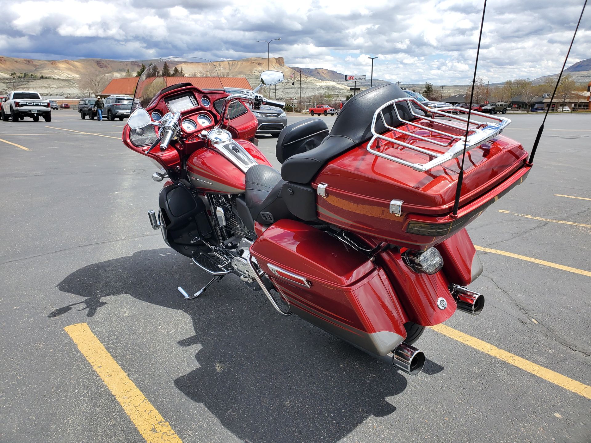 2016 Harley-Davidson CVO™ Road Glide™ Ultra in Green River, Wyoming - Photo 4
