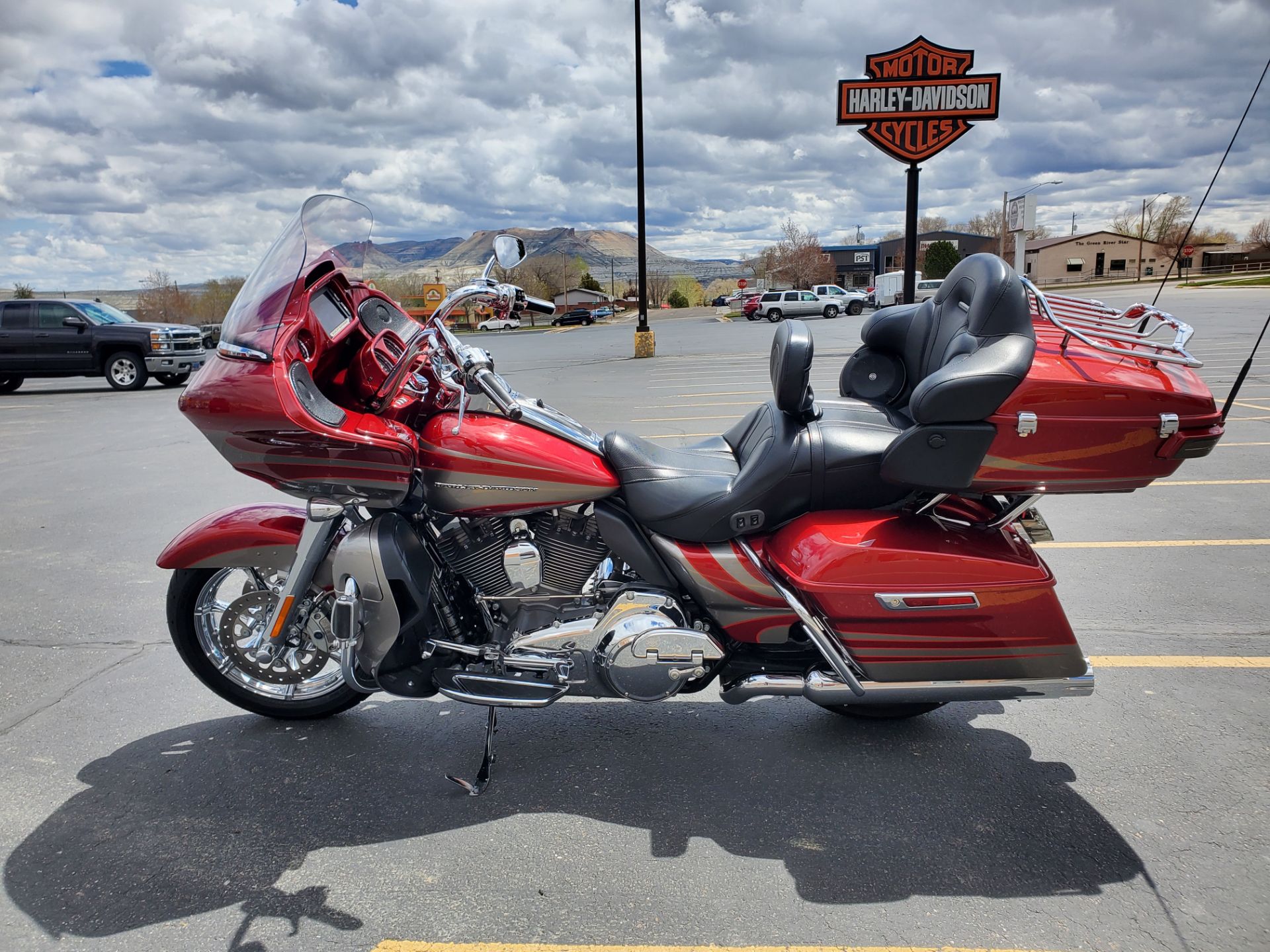 2016 Harley-Davidson CVO™ Road Glide™ Ultra in Green River, Wyoming - Photo 5