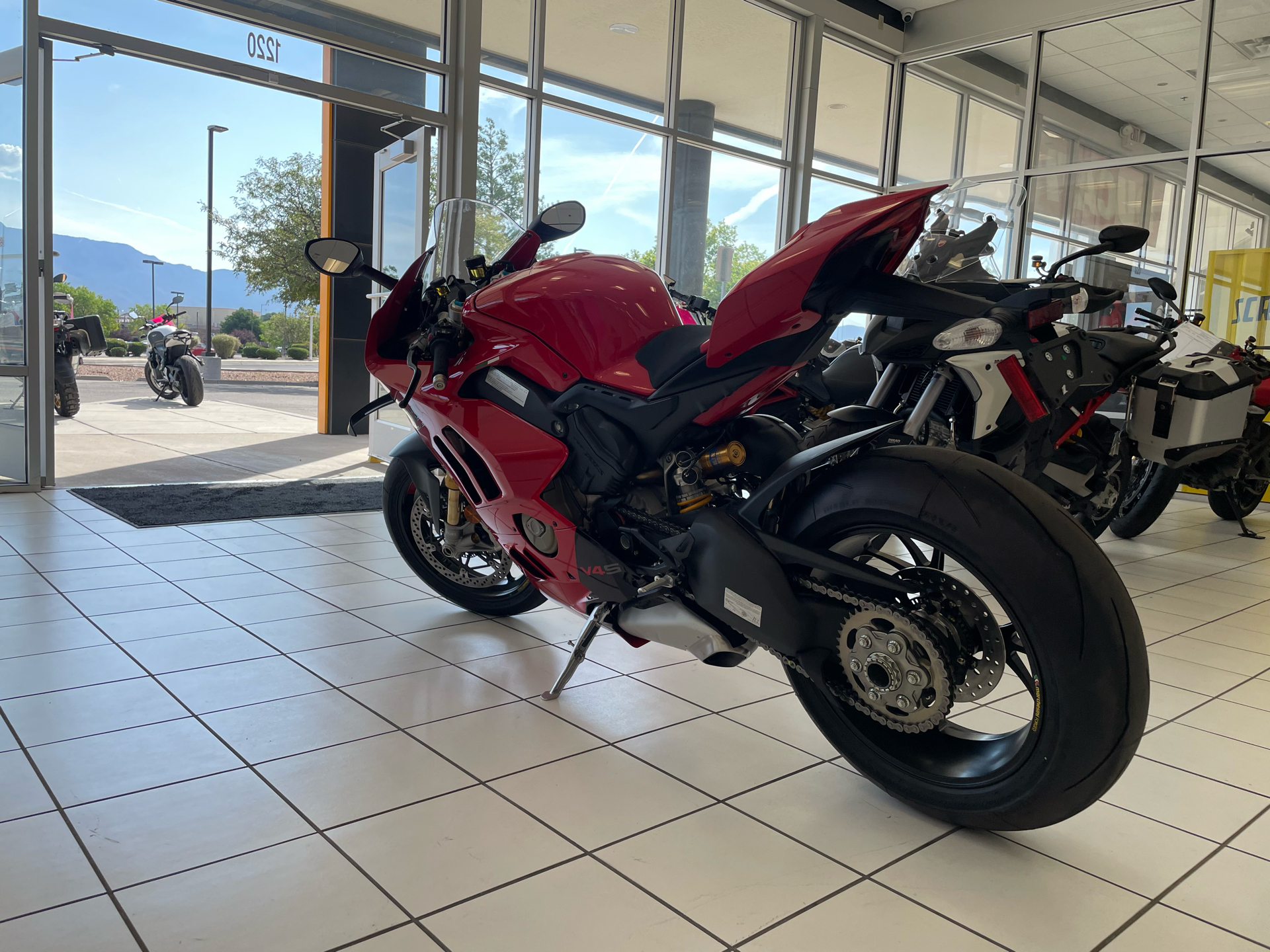 2024 Ducati Panigale V4 S in Albuquerque, New Mexico - Photo 8