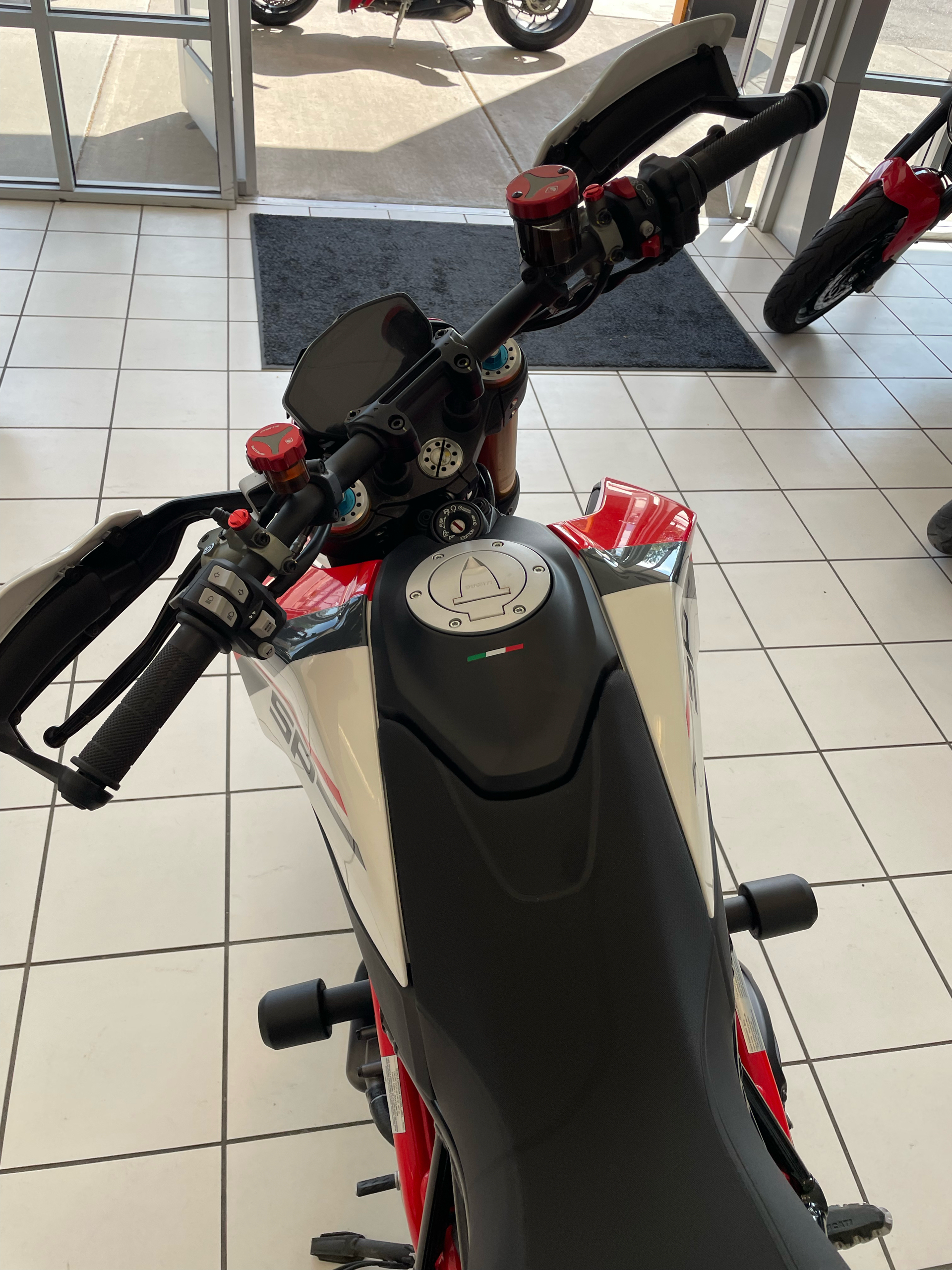 2023 Ducati Hypermotard 950 SP in Albuquerque, New Mexico - Photo 14