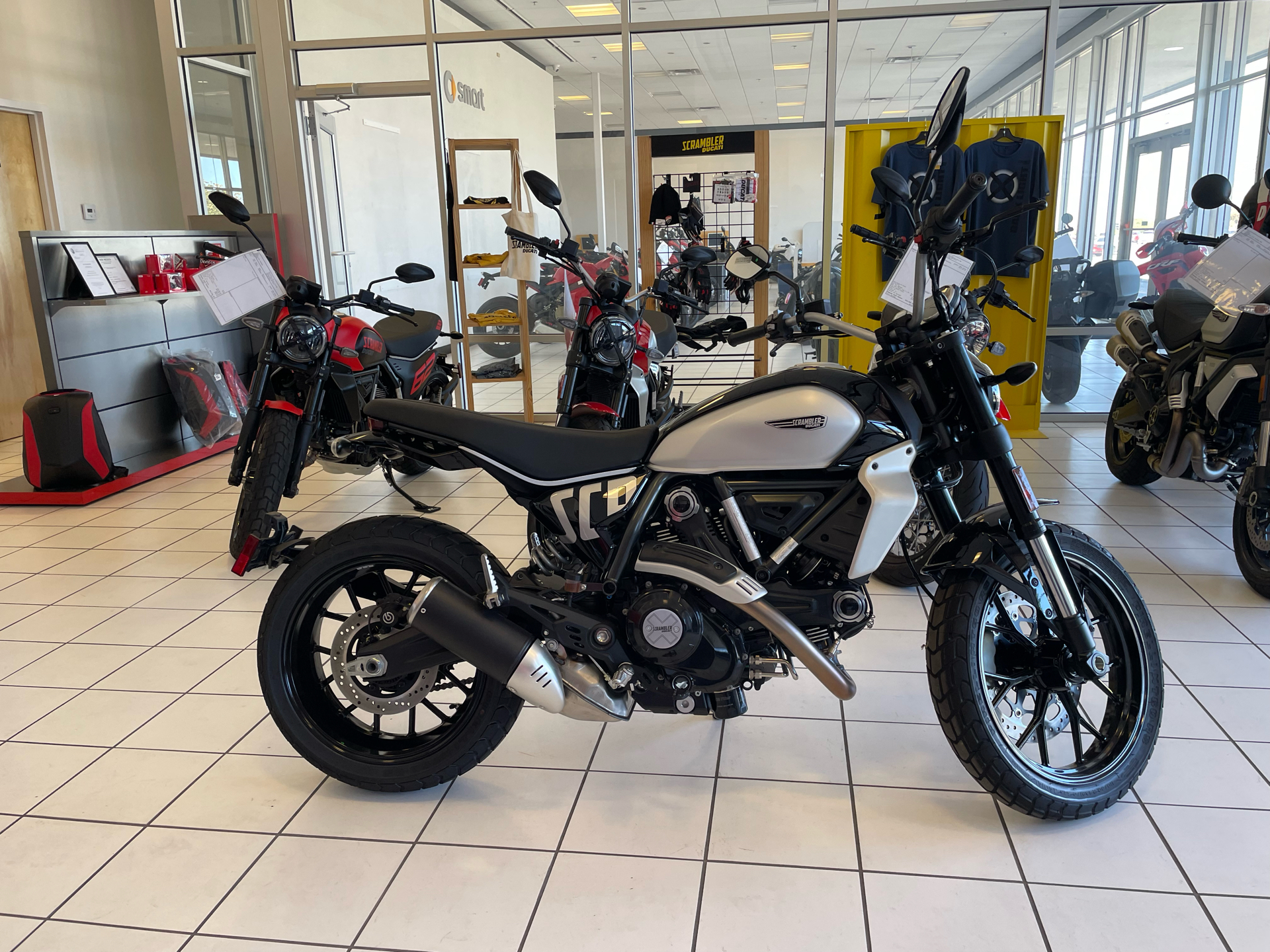 2024 Ducati Scrambler Icon in Albuquerque, New Mexico - Photo 3