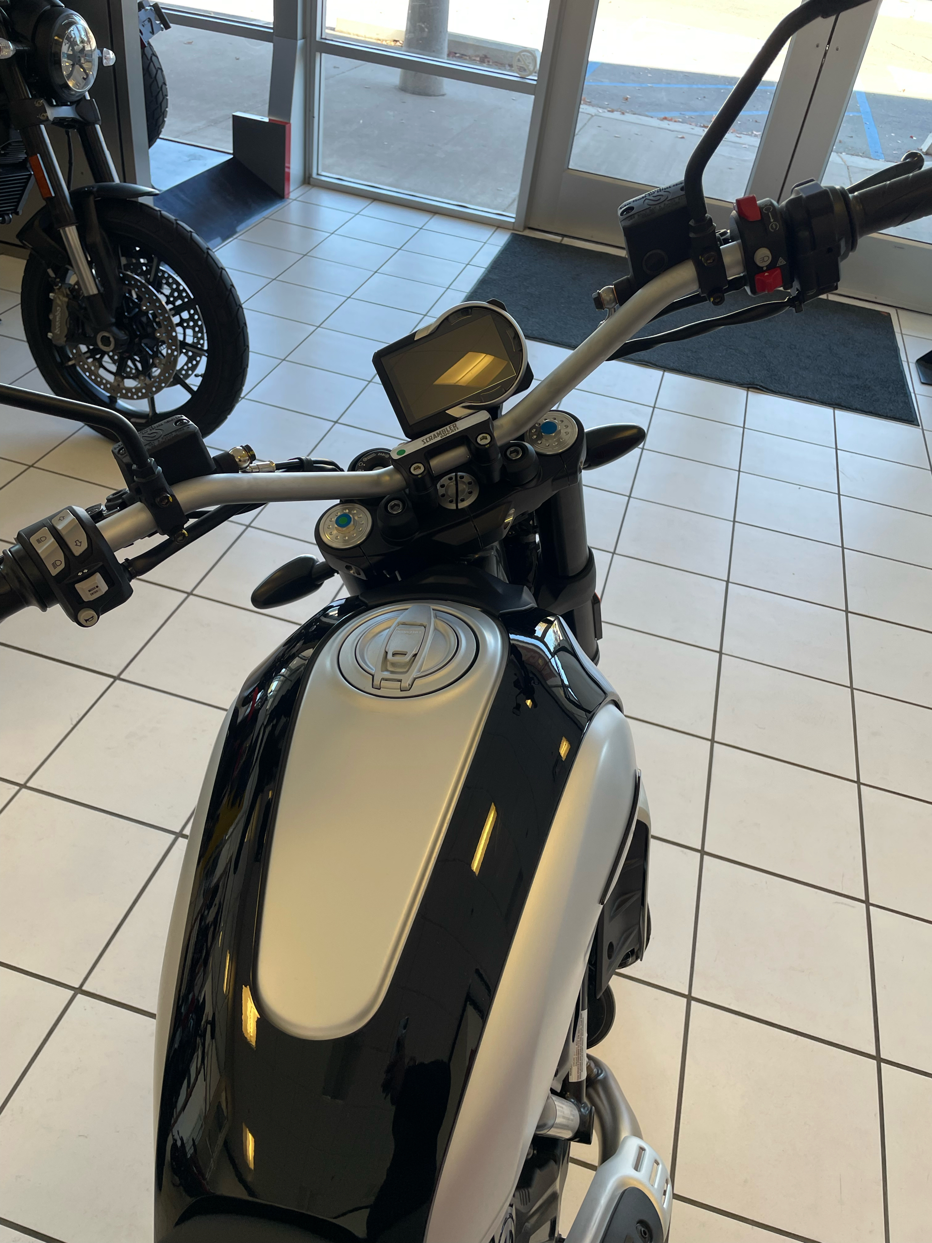 2024 Ducati Scrambler Icon in Albuquerque, New Mexico - Photo 13