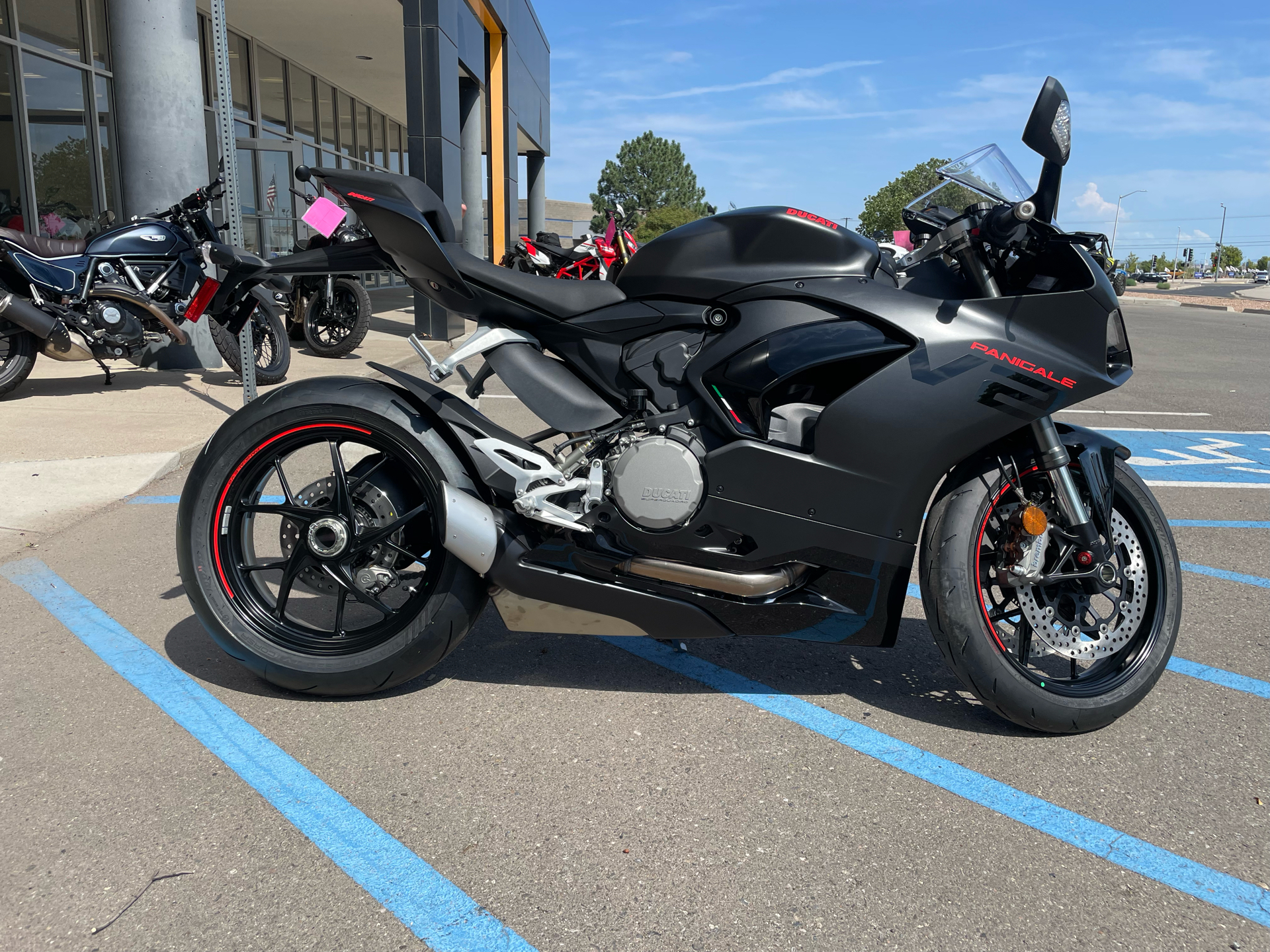 2025 Ducati PANIGALE V2 in Albuquerque, New Mexico - Photo 3