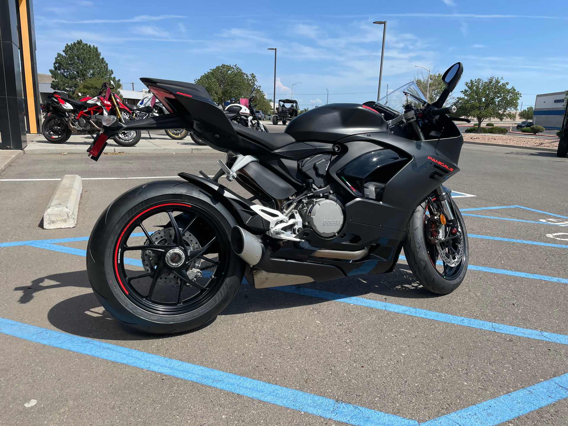 2025 Ducati PANIGALE V2 in Albuquerque, New Mexico - Photo 4