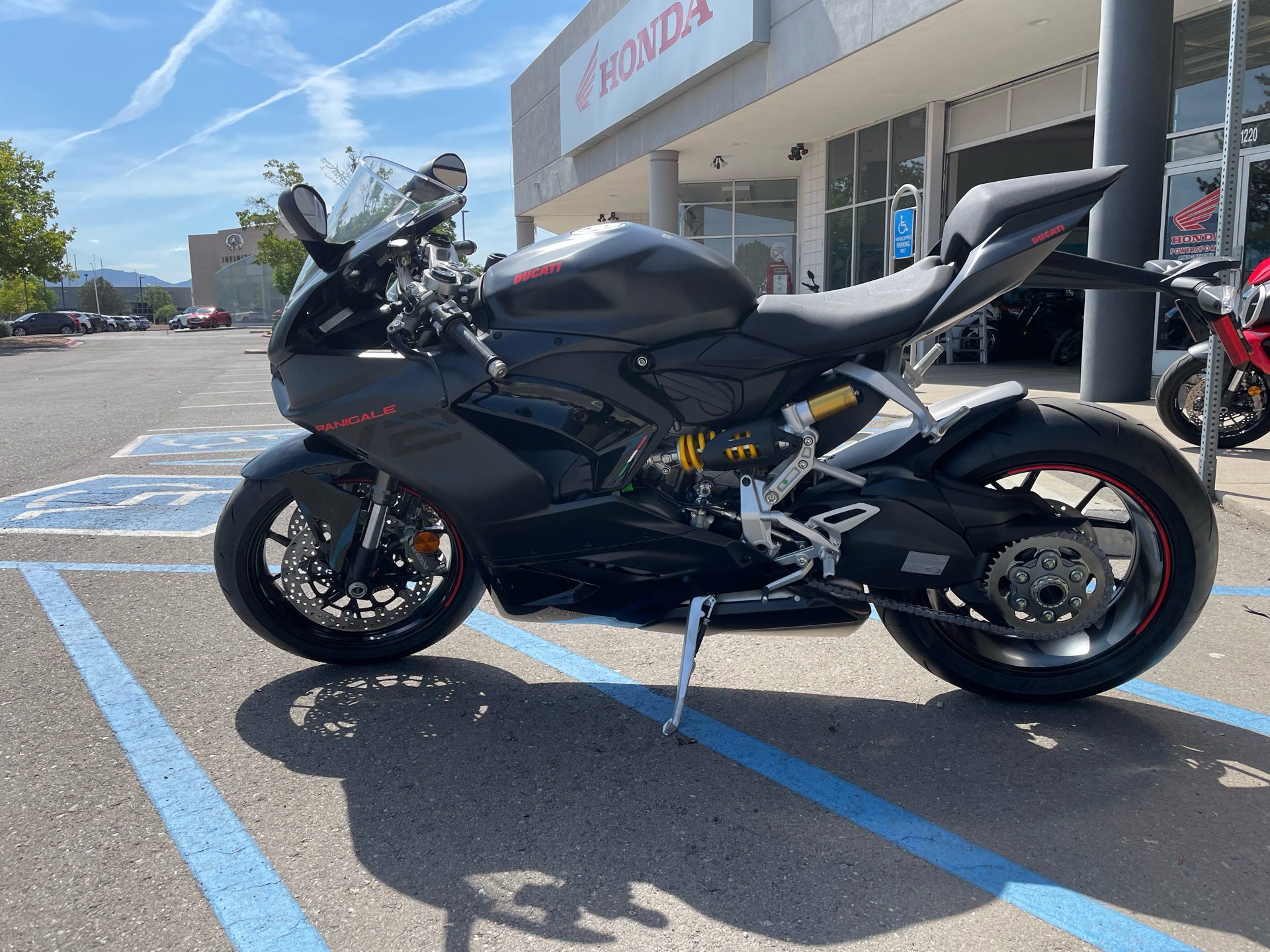 2025 Ducati PANIGALE V2 in Albuquerque, New Mexico - Photo 9