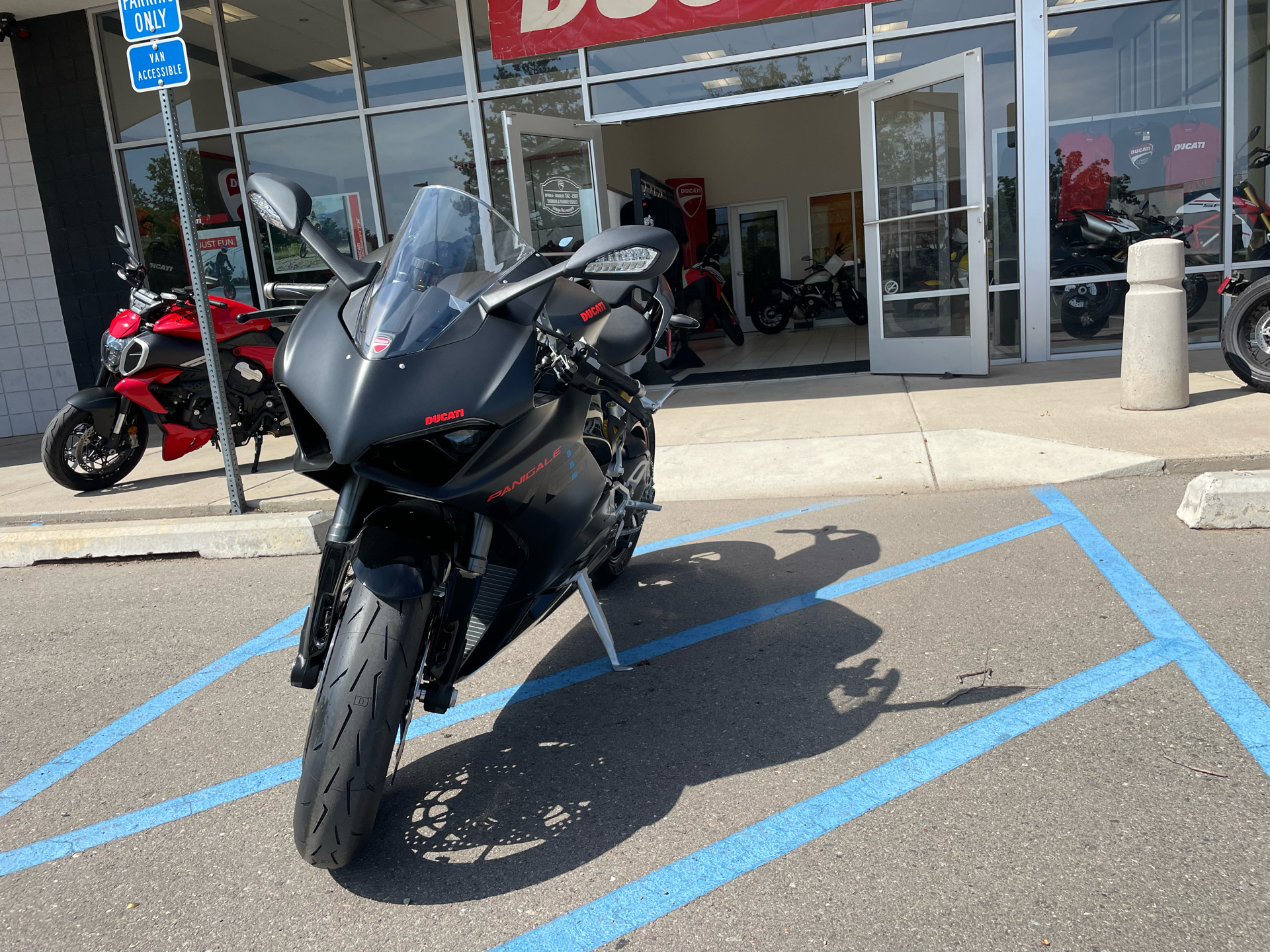 2025 Ducati PANIGALE V2 in Albuquerque, New Mexico - Photo 12