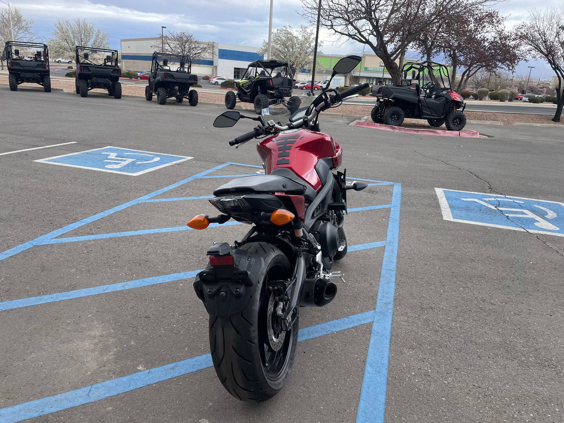 2017 Yamaha FZ-09 in Albuquerque, New Mexico - Photo 5