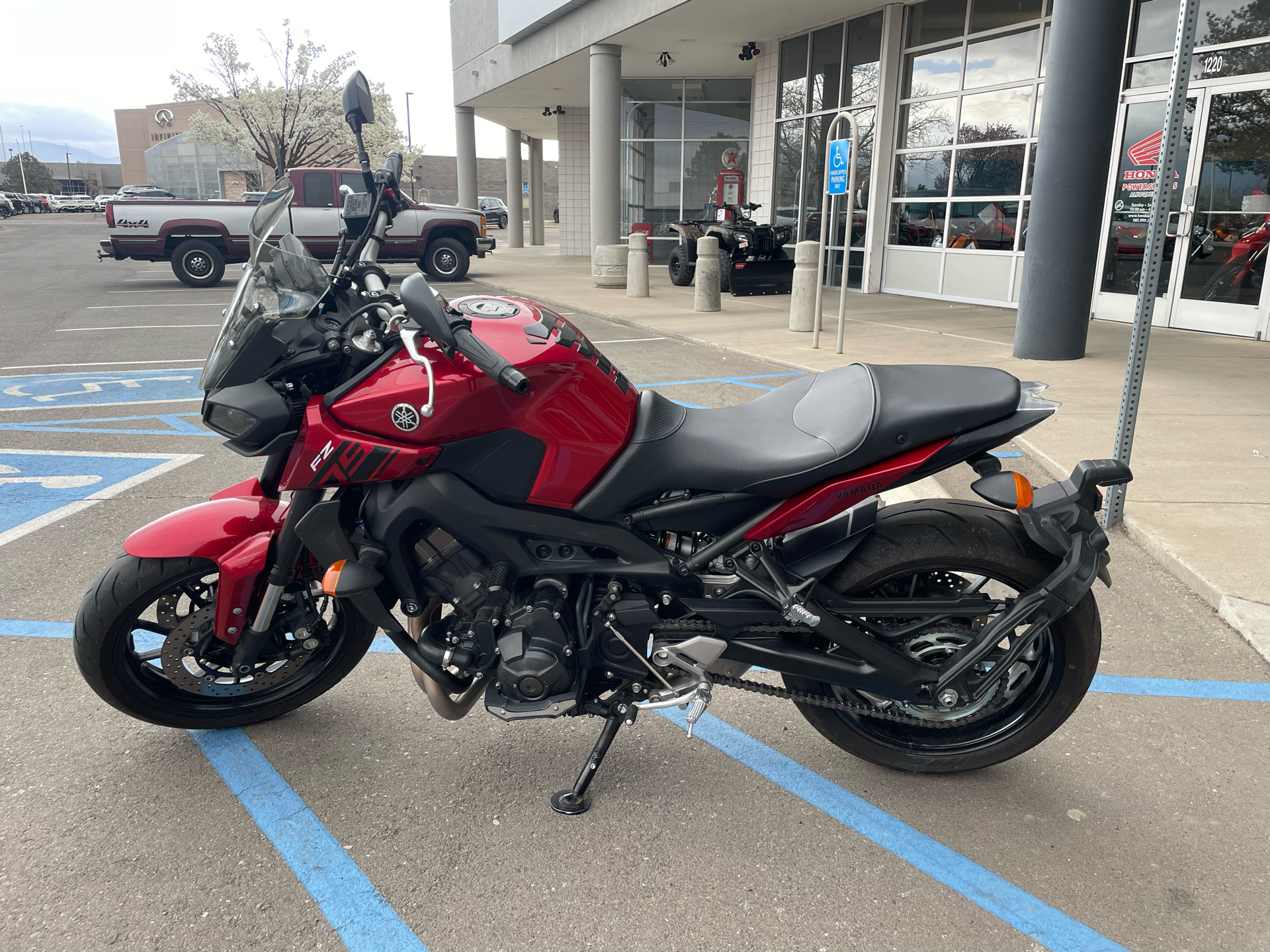 2017 Yamaha FZ-09 in Albuquerque, New Mexico - Photo 8