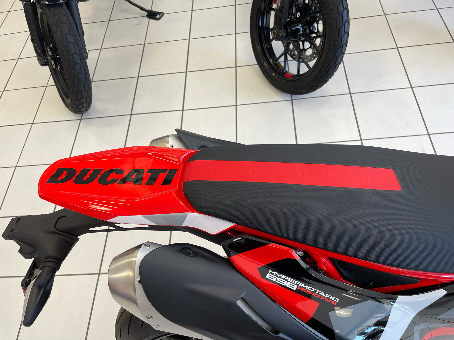 2025 Ducati Hypermotard 698 Mono RVE in Albuquerque, New Mexico - Photo 13