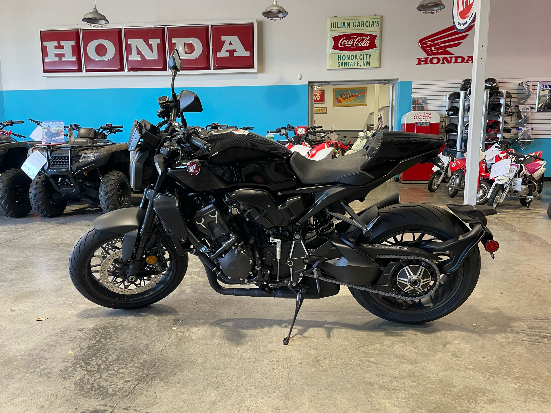 2024 Honda CB1000R Black Edition in Albuquerque, New Mexico - Photo 9