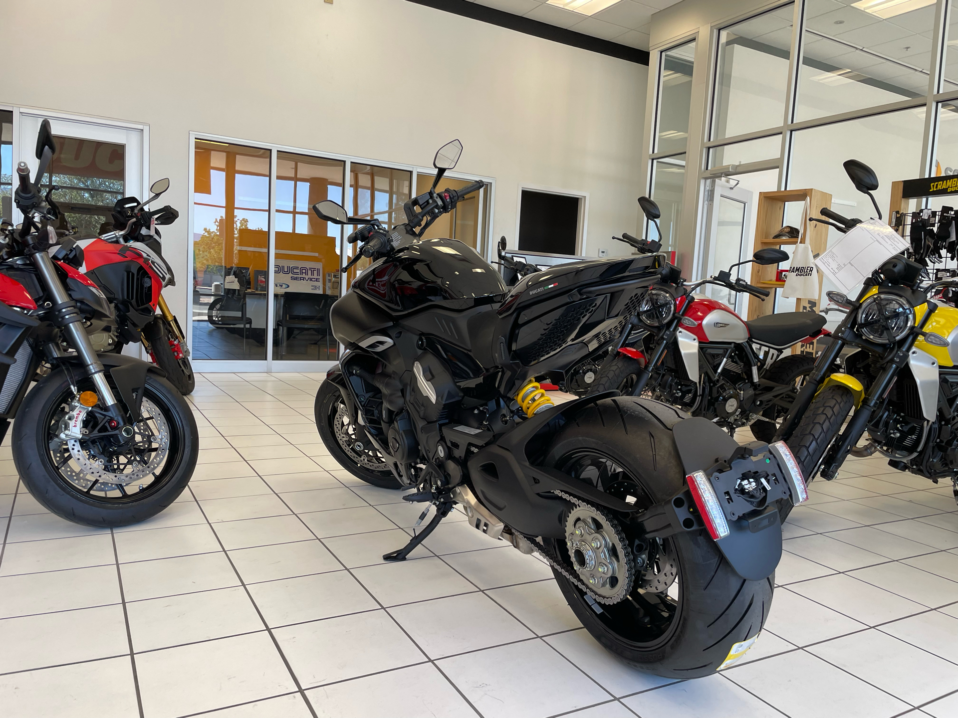 2024 Ducati Diavel V4 in Albuquerque, New Mexico - Photo 6