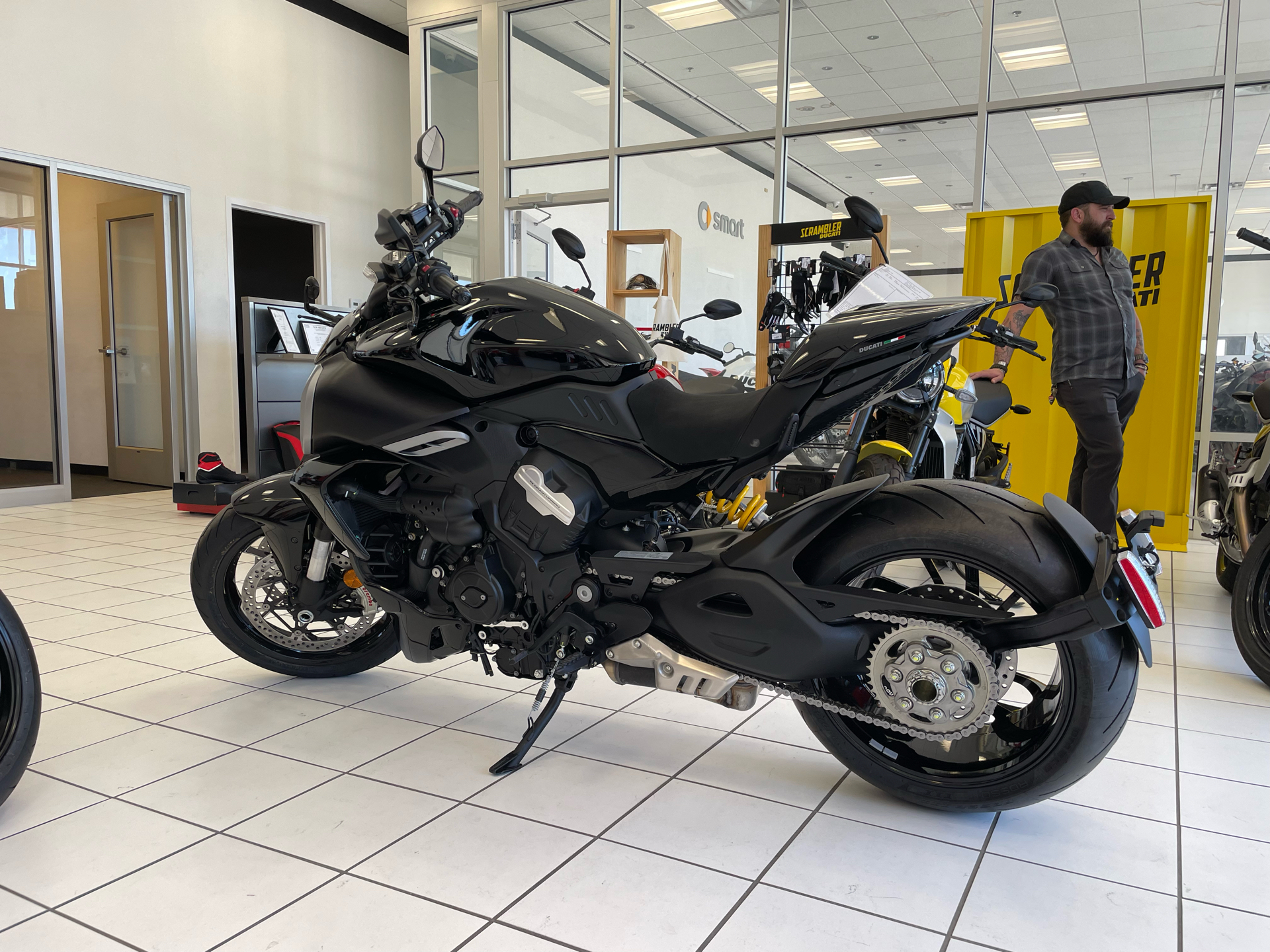 2024 Ducati Diavel V4 in Albuquerque, New Mexico - Photo 7