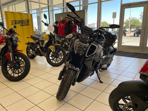 2024 Ducati Diavel V4 in Albuquerque, New Mexico - Photo 9