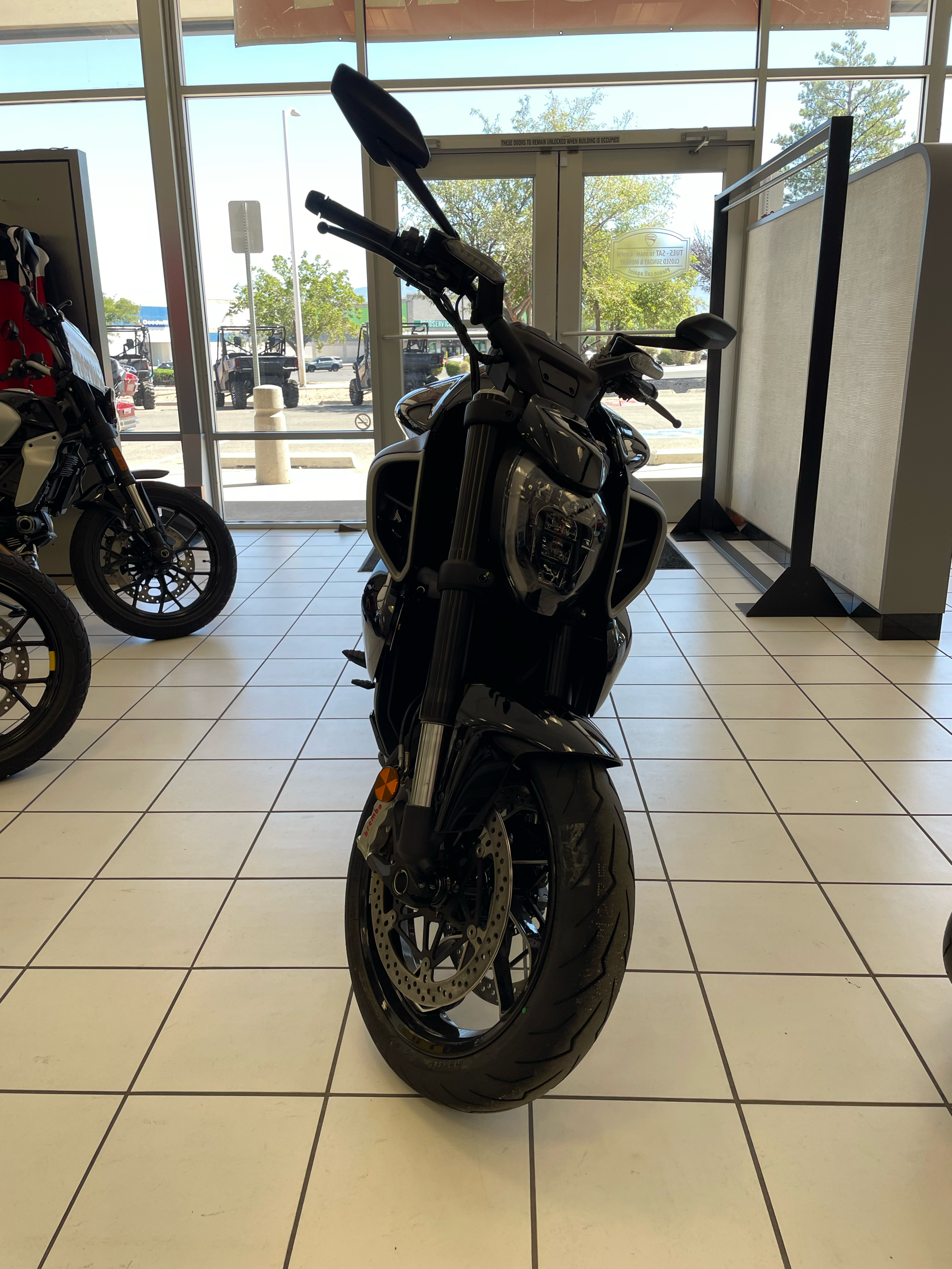 2024 Ducati Diavel V4 in Albuquerque, New Mexico - Photo 10