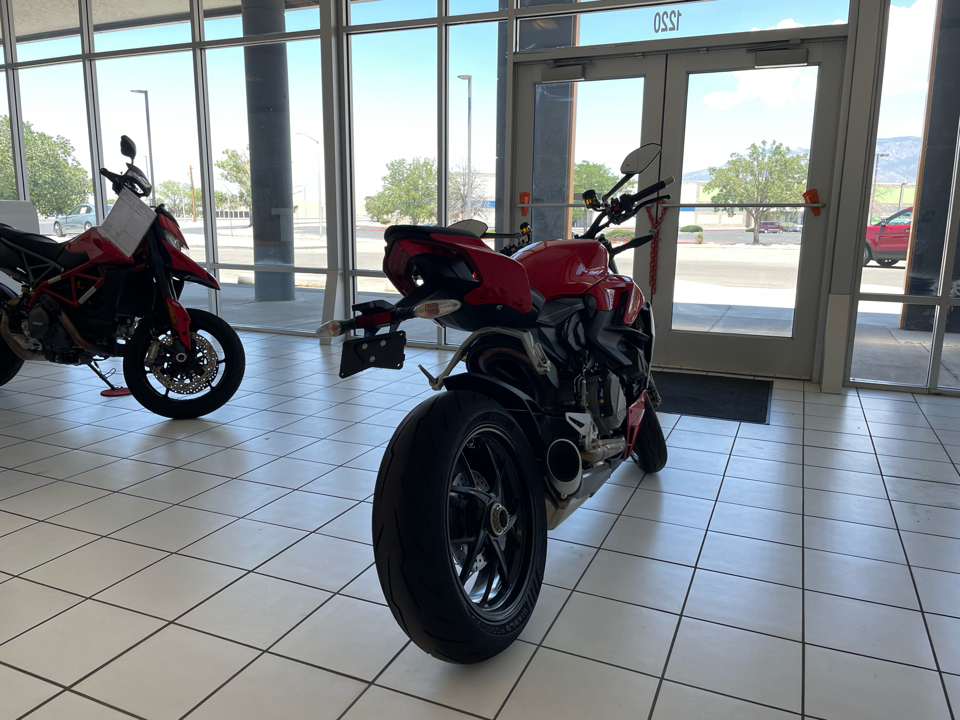 2023 Ducati Streetfighter V2 in Albuquerque, New Mexico - Photo 9