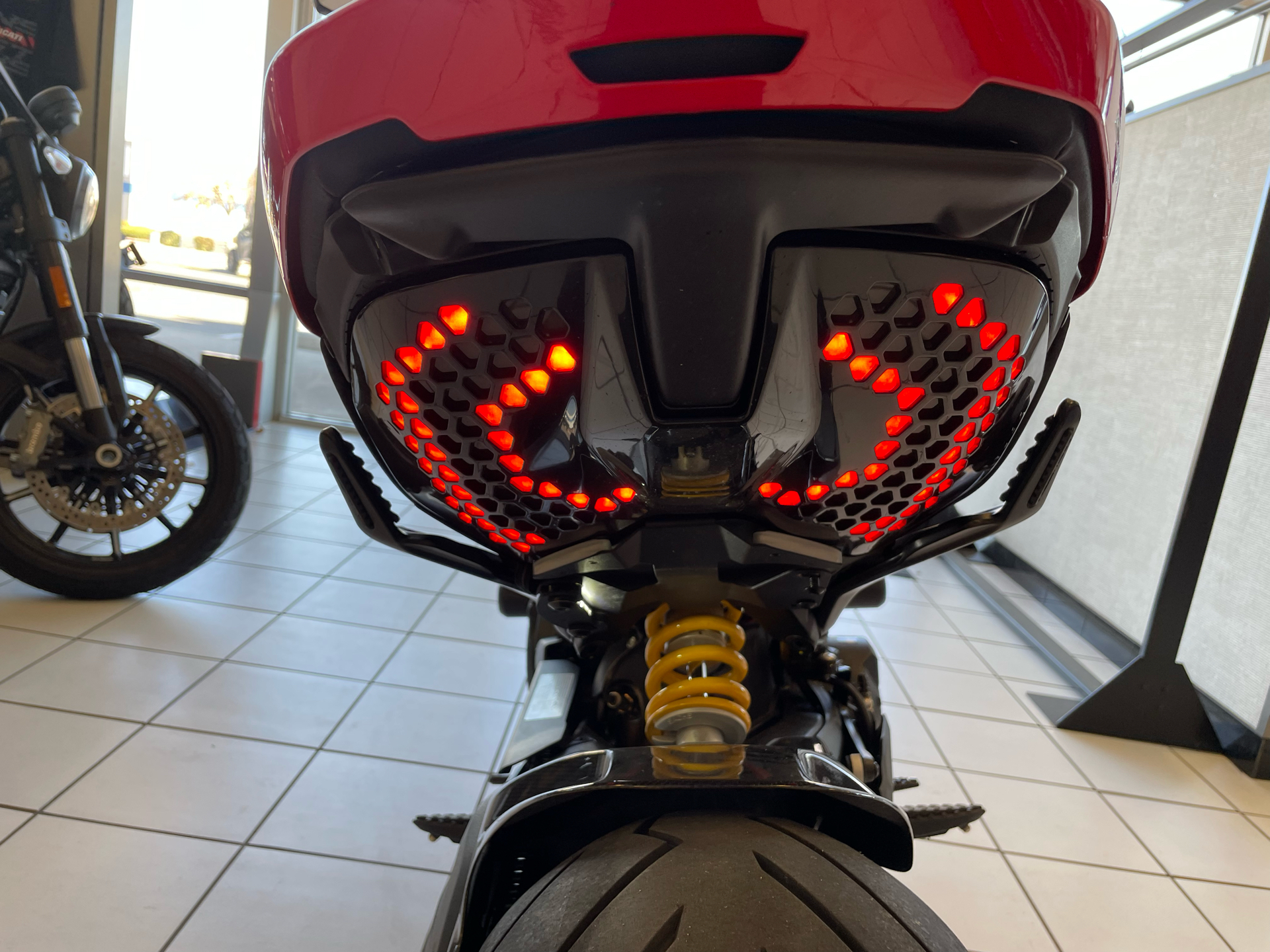 2023 Ducati Diavel V4 in Albuquerque, New Mexico - Photo 17