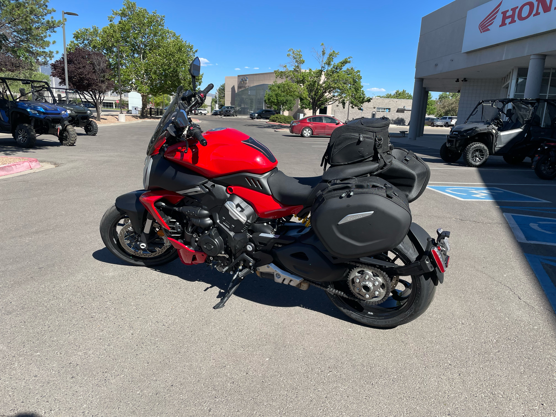 2023 Ducati Diavel V4 in Albuquerque, New Mexico - Photo 8