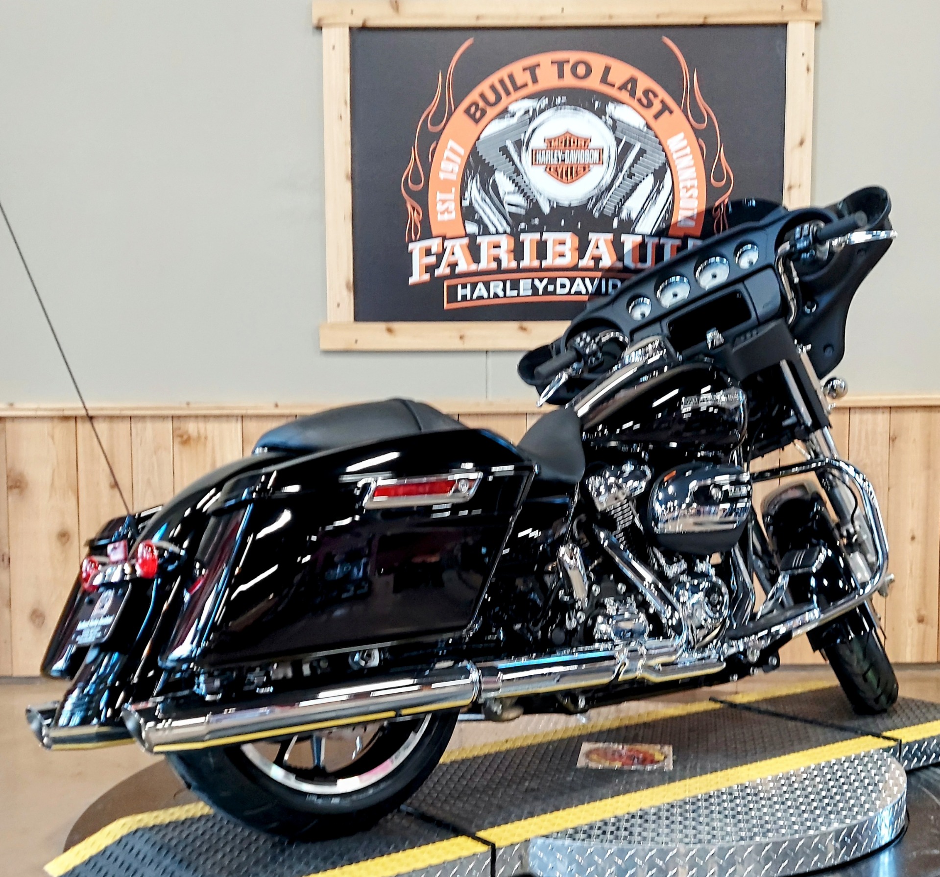 2022 Harley-Davidson Street Glide® in Faribault, Minnesota - Photo 8