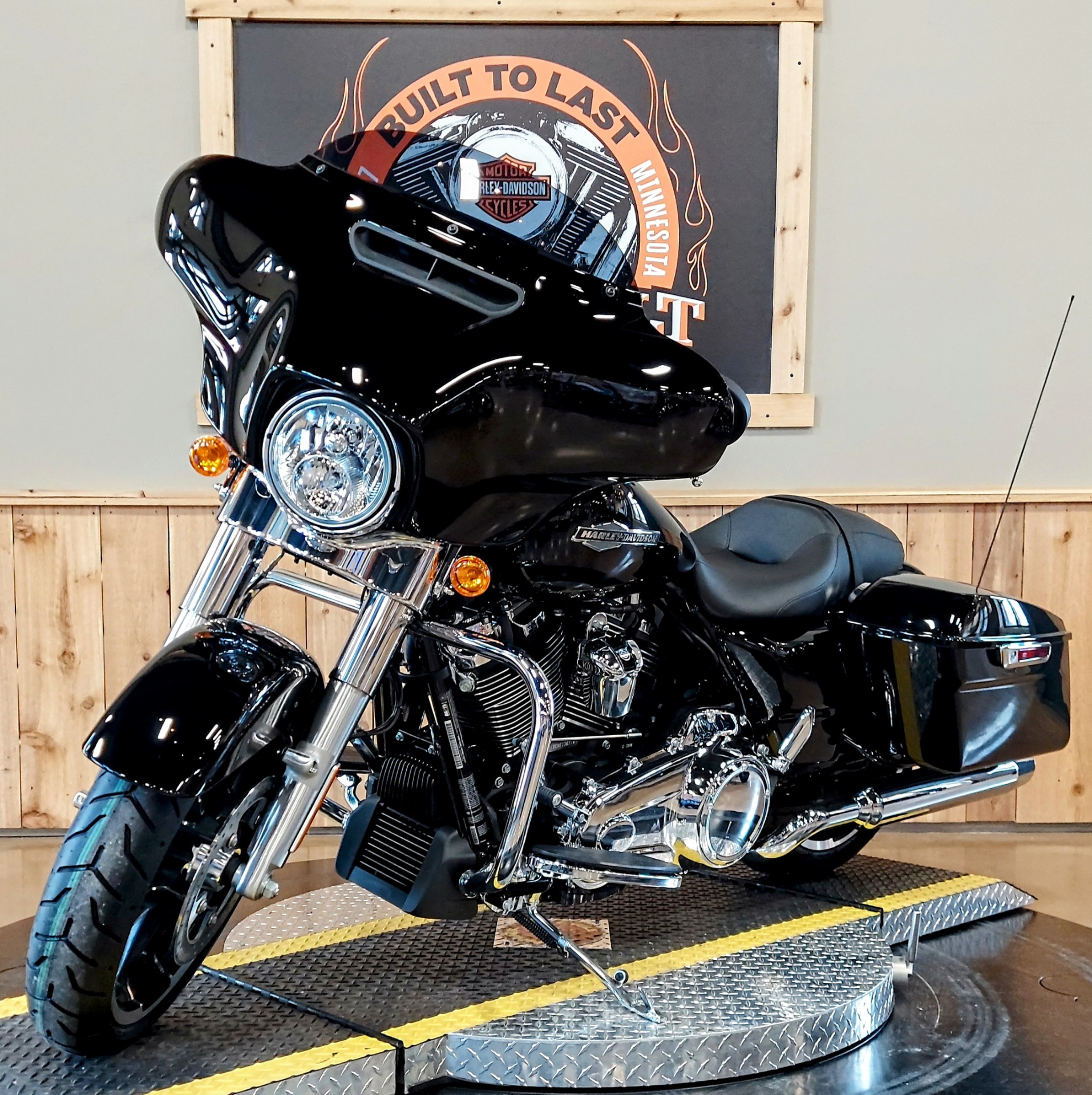 2022 Harley-Davidson Street Glide® in Faribault, Minnesota - Photo 4