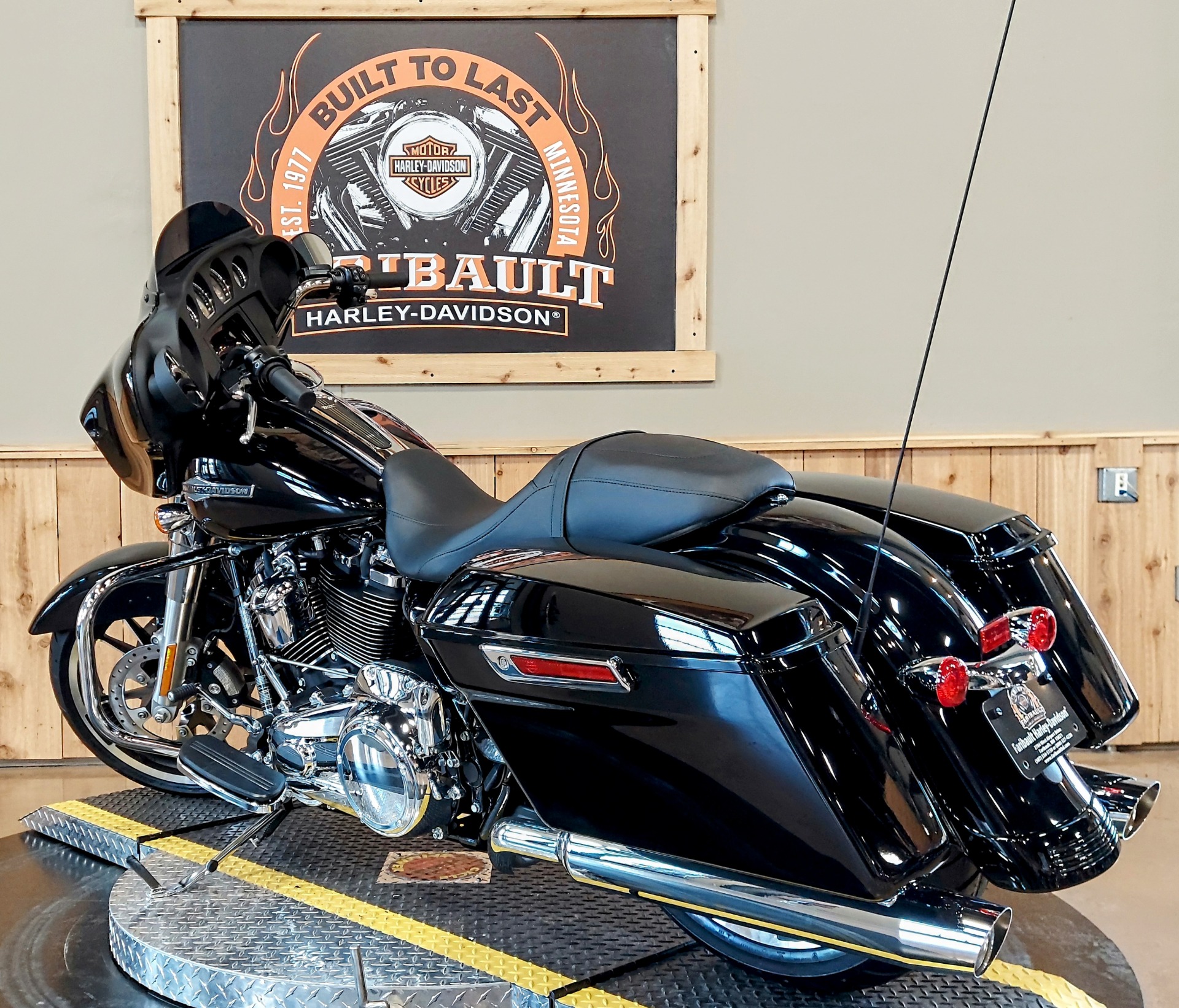 2022 Harley-Davidson Street Glide® in Faribault, Minnesota - Photo 6