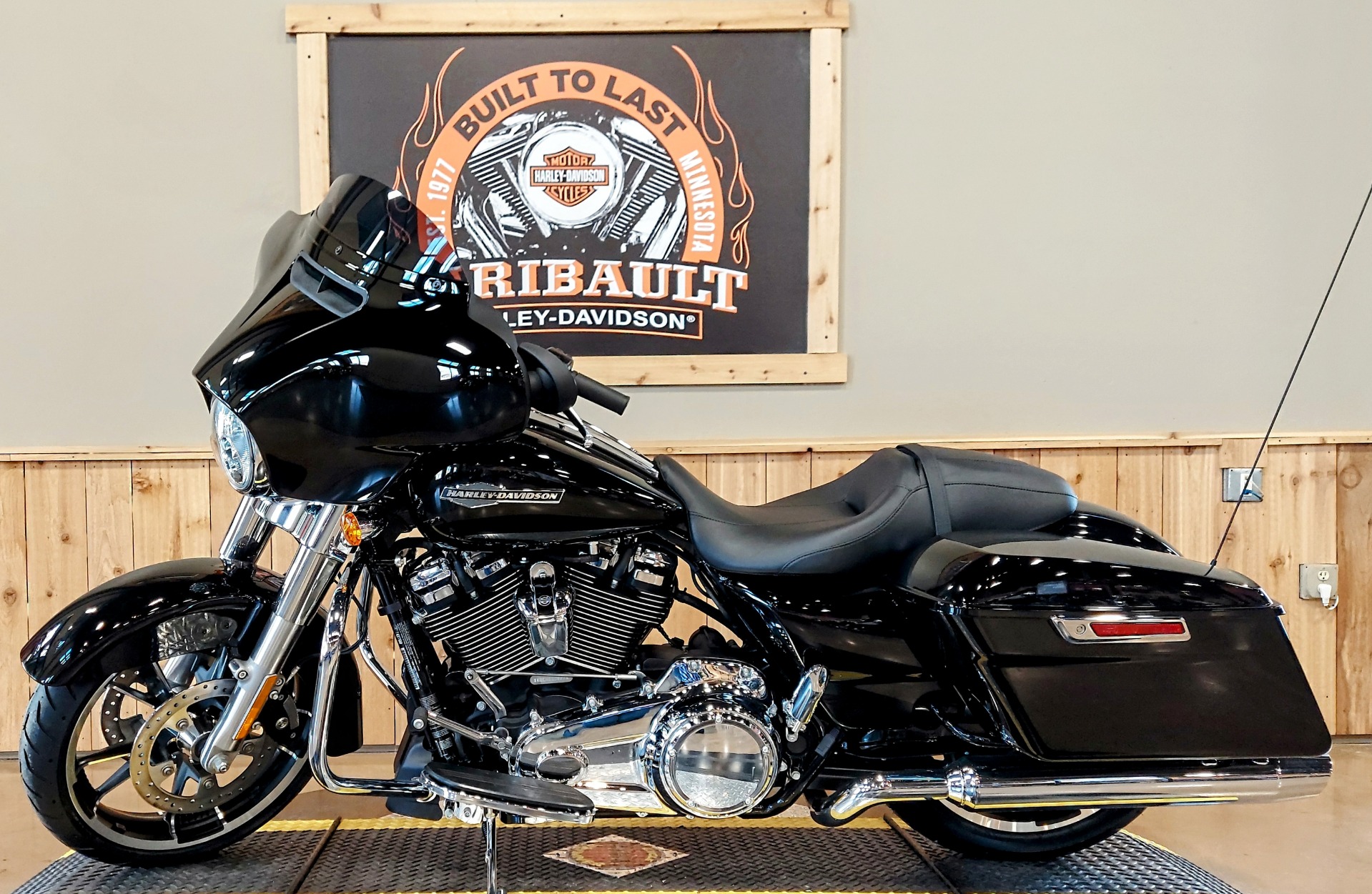 2022 Harley-Davidson Street Glide® in Faribault, Minnesota - Photo 5