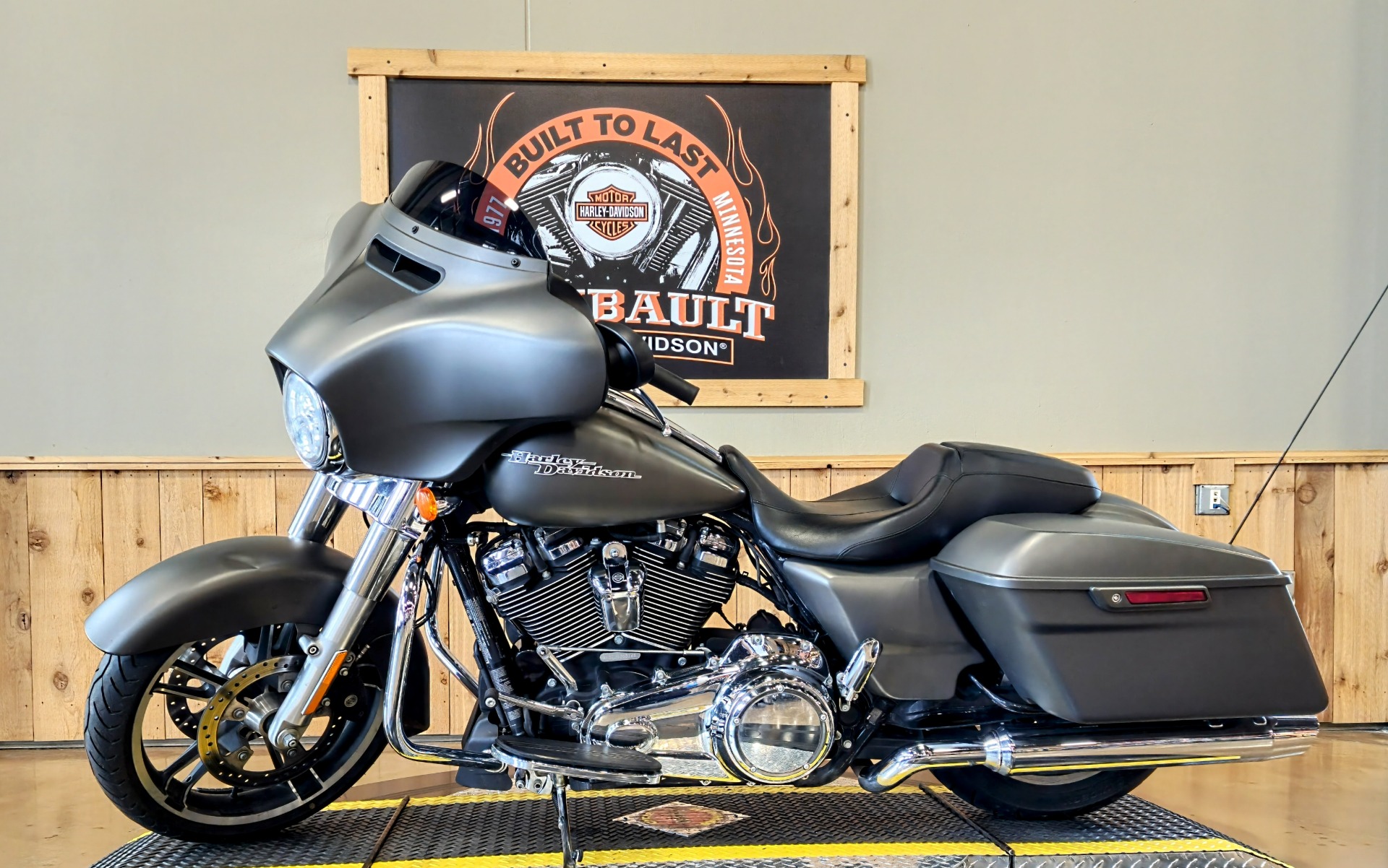 2018 Harley-Davidson Street Glide® in Faribault, Minnesota - Photo 5