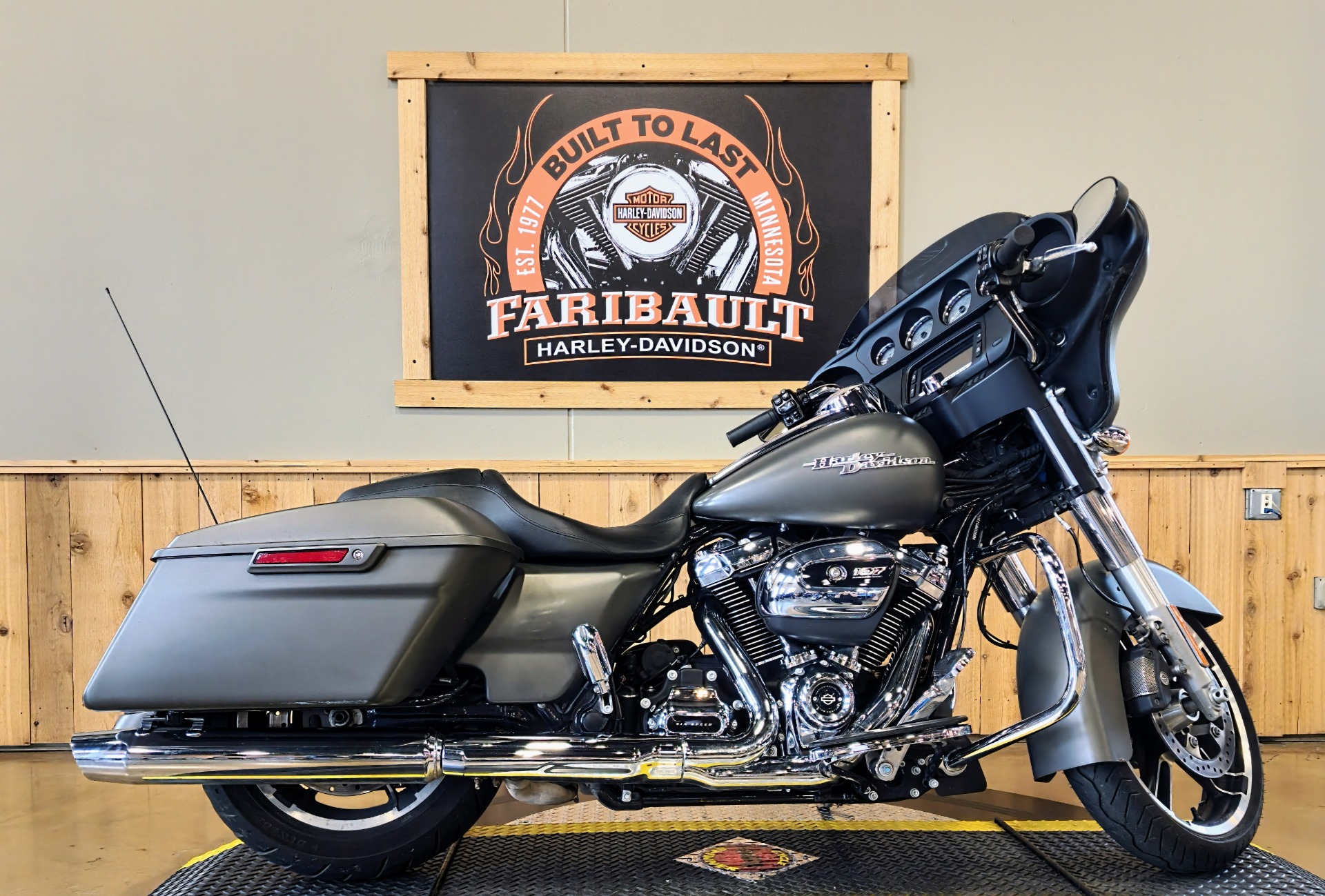 2018 Harley-Davidson Street Glide® in Faribault, Minnesota - Photo 1
