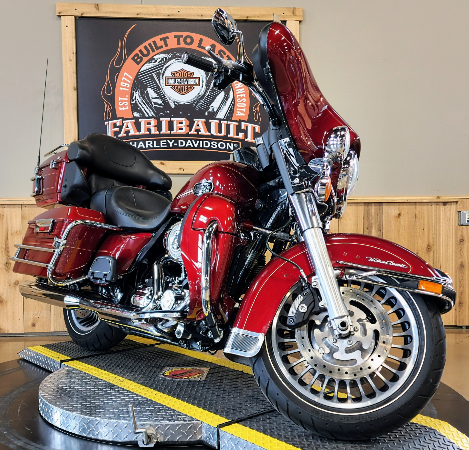 2010 Harley-Davidson Ultra Classic® Electra Glide® in Faribault, Minnesota - Photo 2