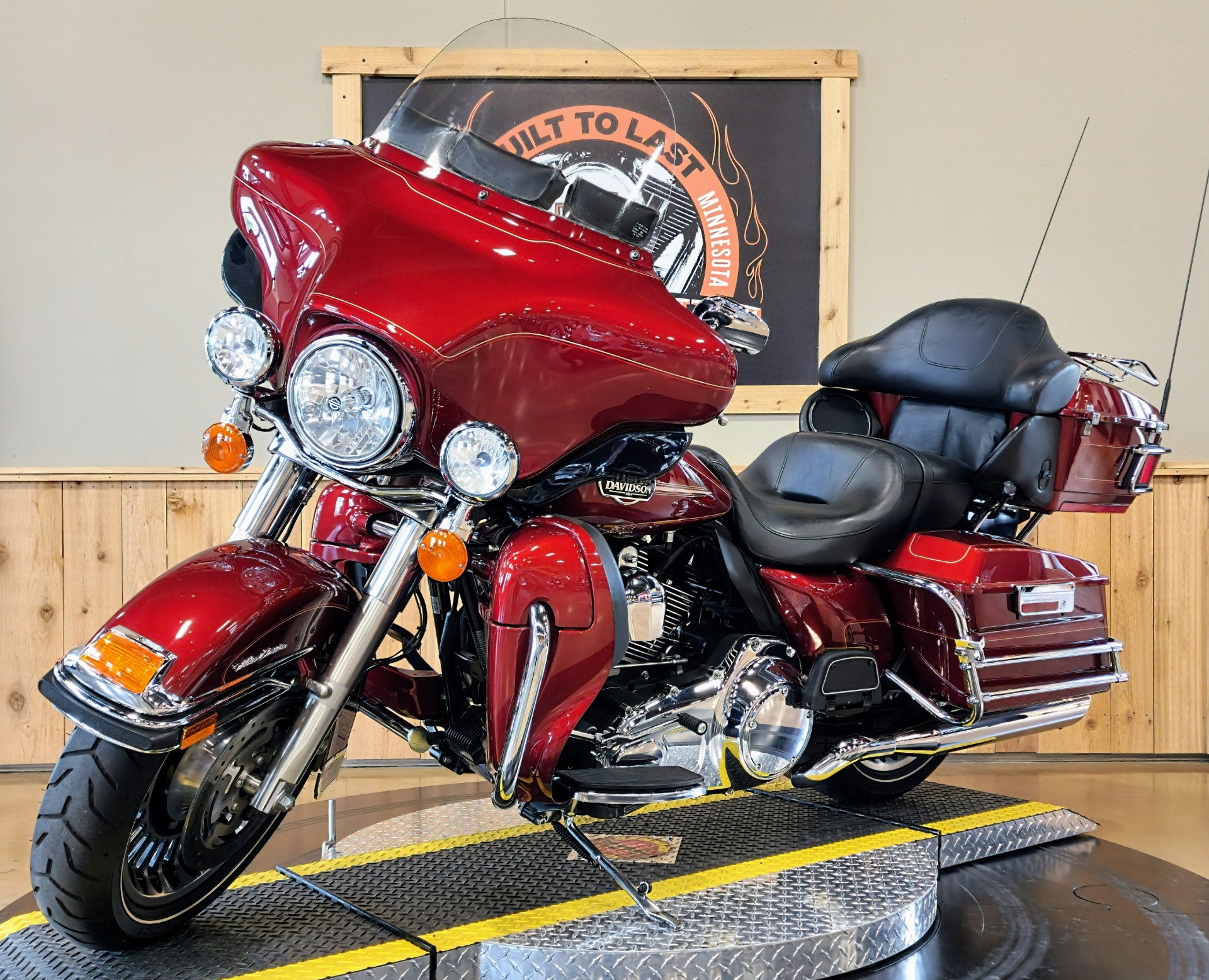 2010 Harley-Davidson Ultra Classic® Electra Glide® in Faribault, Minnesota - Photo 4