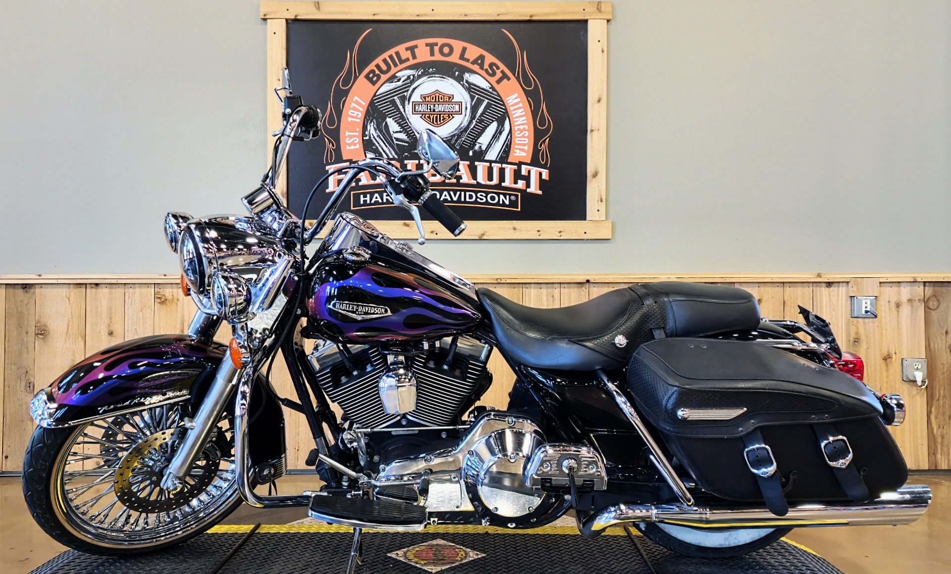 2001 Harley-Davidson FLHRCI Road King® Classic in Faribault, Minnesota - Photo 5