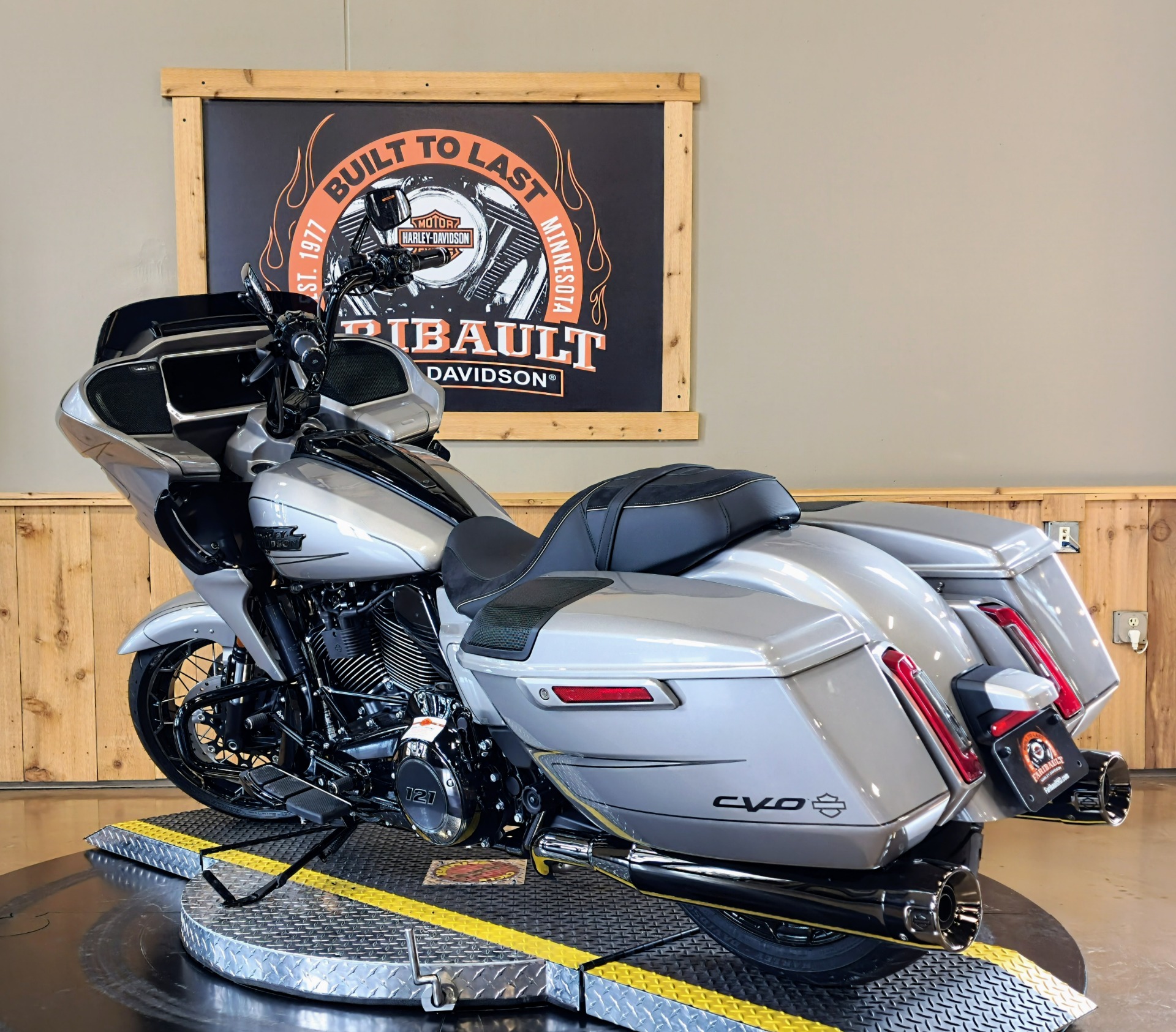 2023 Harley-Davidson CVO™ Road Glide® in Faribault, Minnesota - Photo 6
