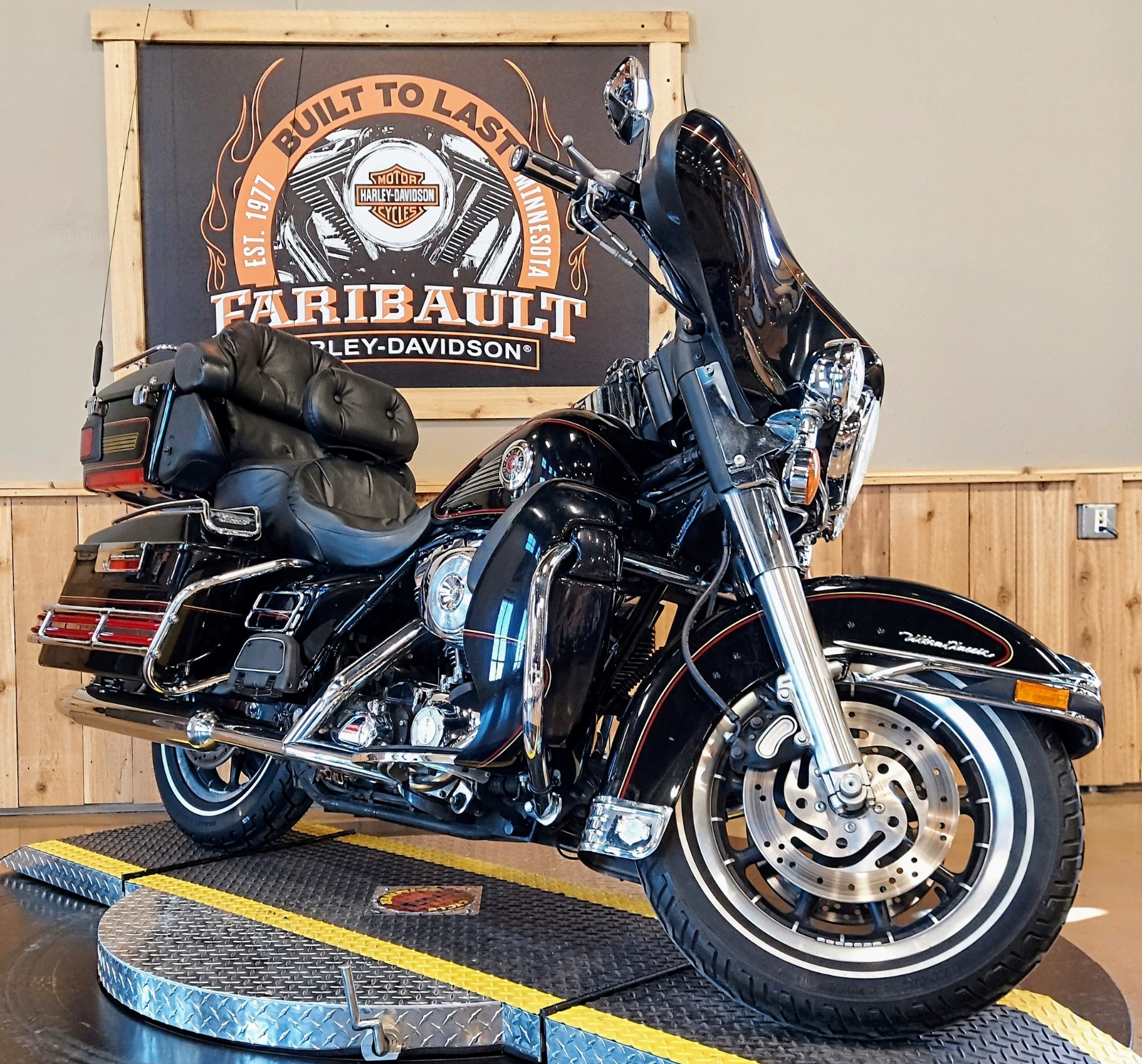 2000 Harley-Davidson FLHTCUI Ultra Classic® Electra Glide® in Faribault, Minnesota - Photo 2