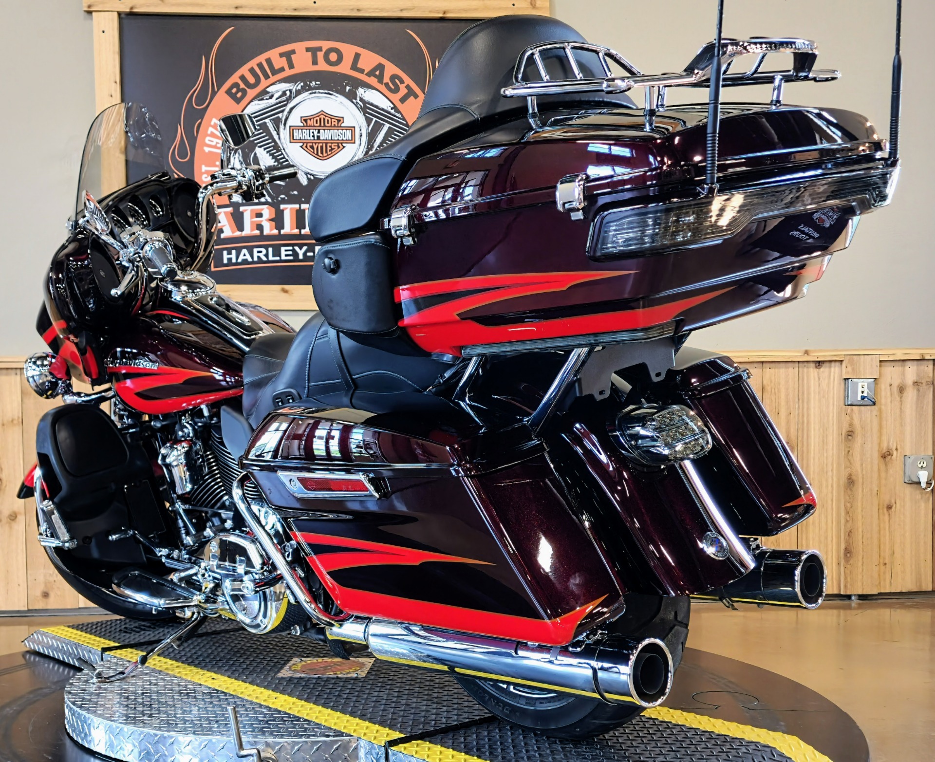 2017 Harley-Davidson CVO™ Limited in Faribault, Minnesota - Photo 6