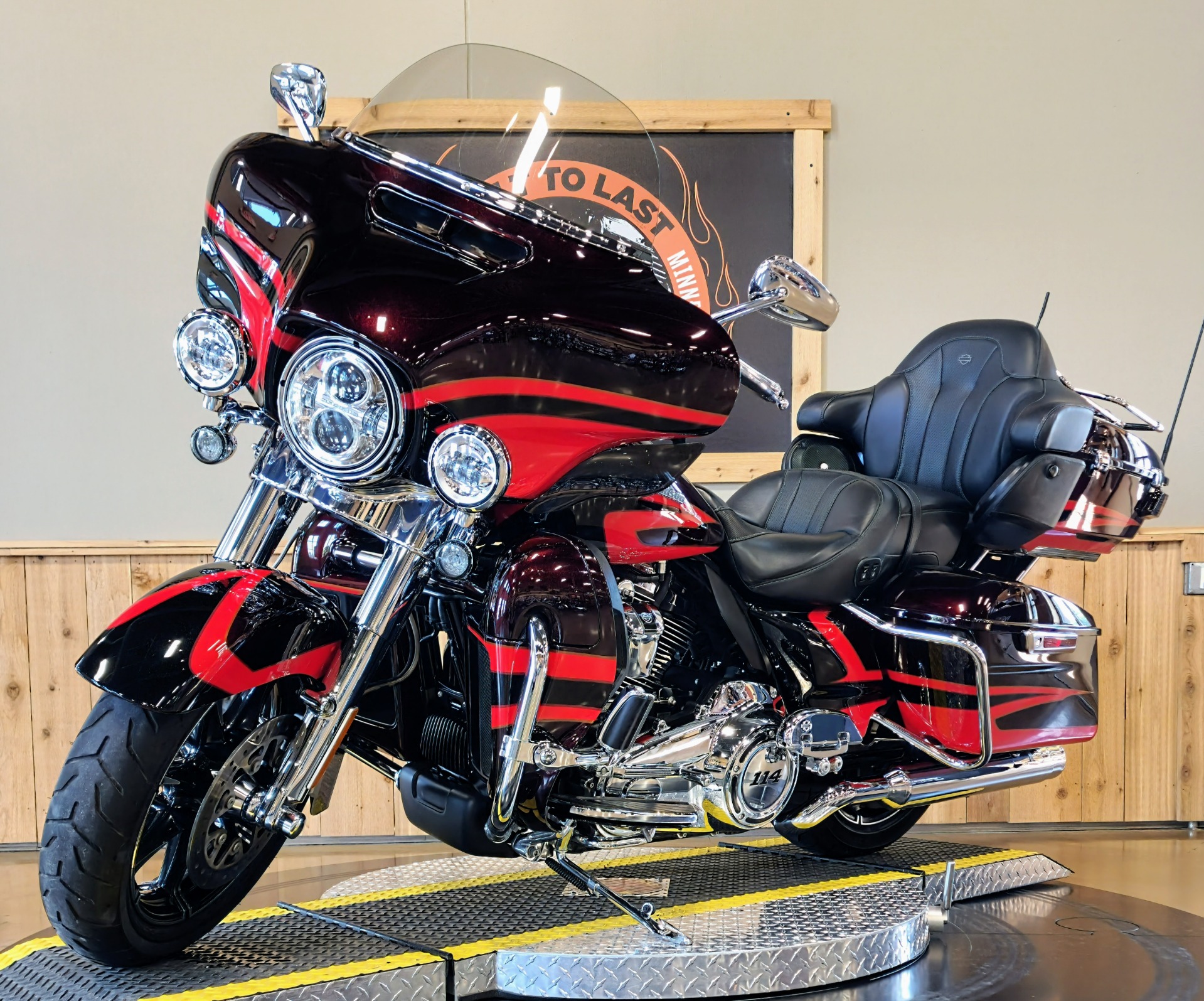 2017 Harley-Davidson CVO™ Limited in Faribault, Minnesota - Photo 4