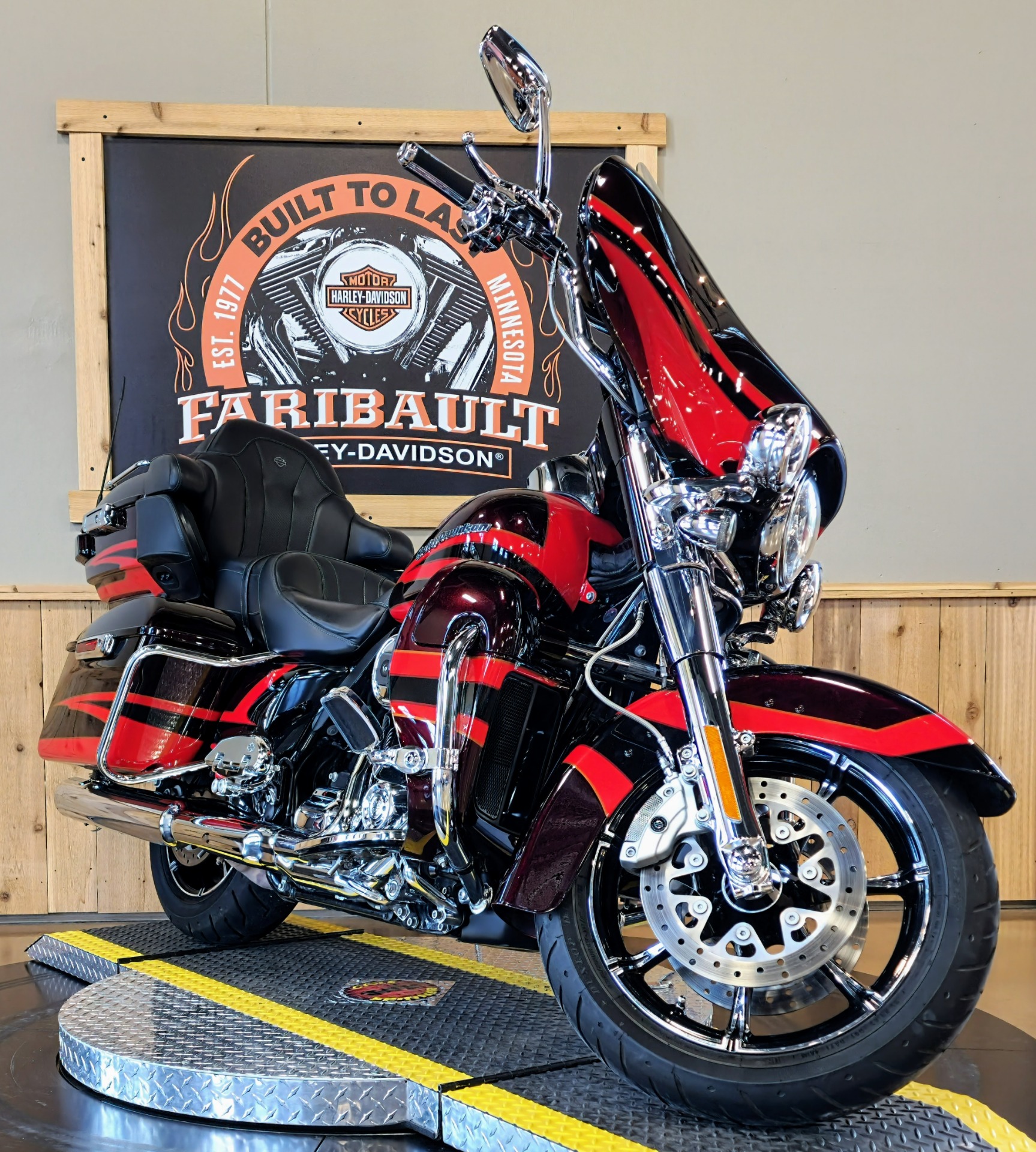 2017 Harley-Davidson CVO™ Limited in Faribault, Minnesota - Photo 2